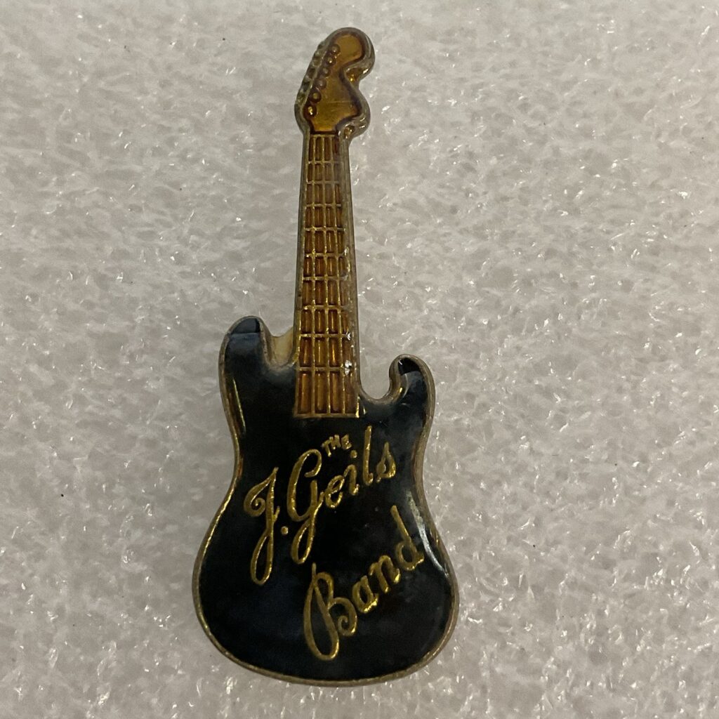 The J Geils Band Black &Gold Guitar Enamel Metal Vtg Pin Pinback GnuCollectibles - Image 1