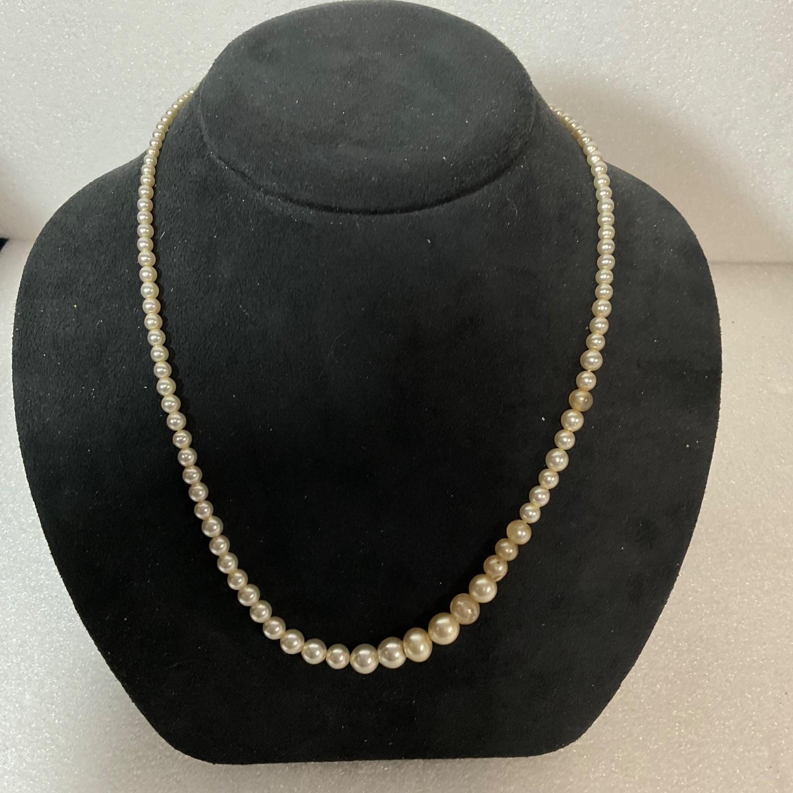 Vintage 17in Faux Pearl Necklace with Silver Tone Clasp 13.49g Classic Elegance - Image 4