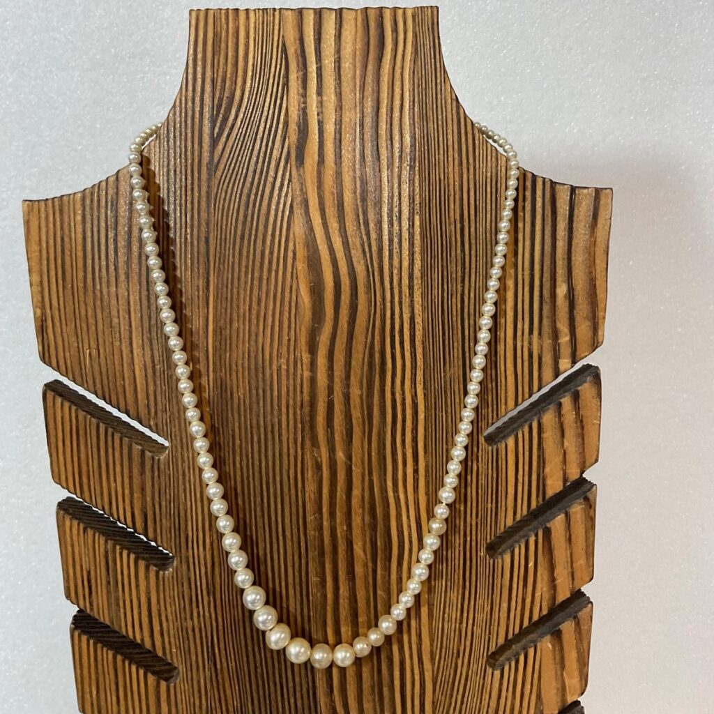 Vintage 17in Faux Pearl Necklace with Silver Tone Clasp 13.49g Classic Elegance - Image 1