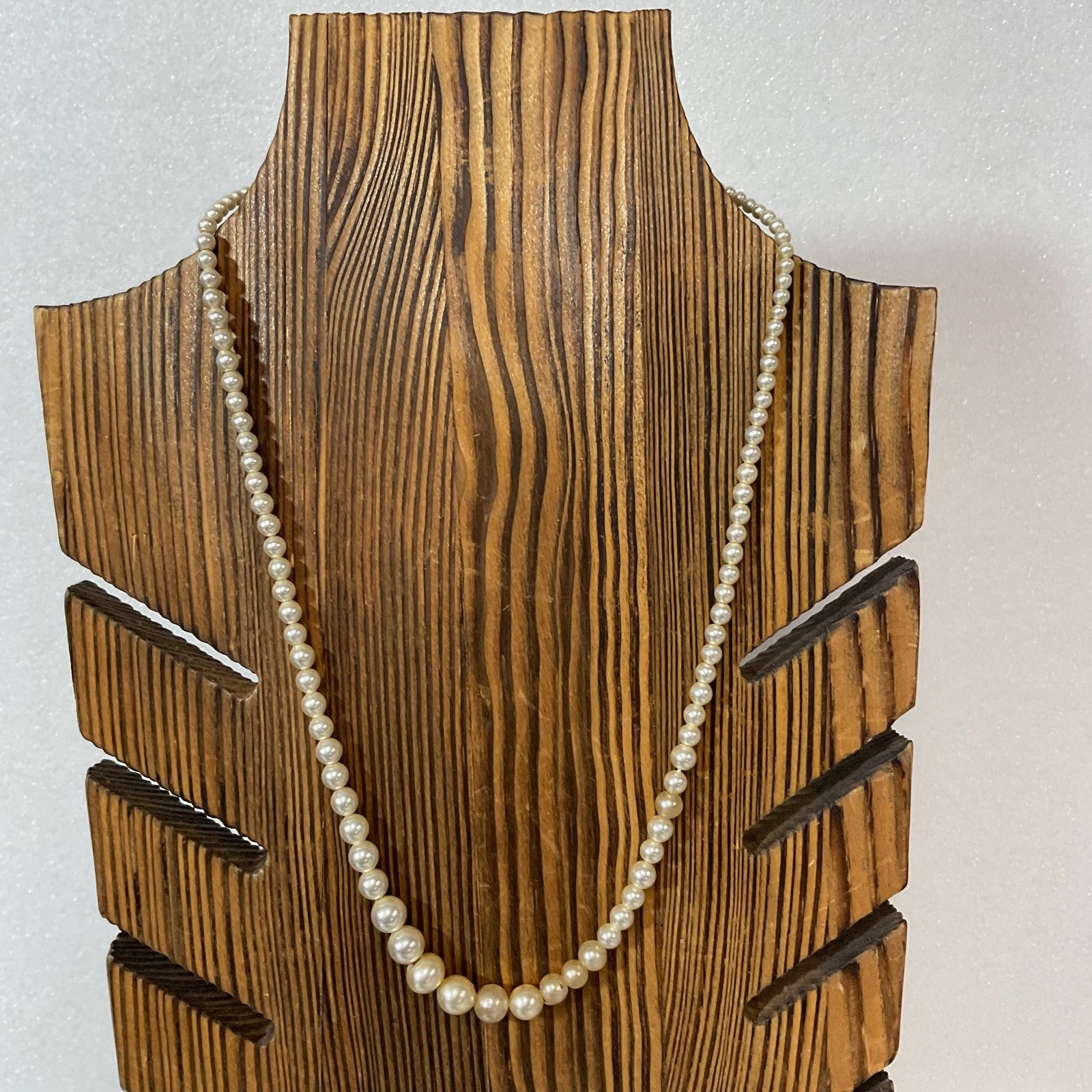 Vintage 17in Faux Pearl Necklace with Silver Tone Clasp 13.49g Classic Elegance - Image 1
