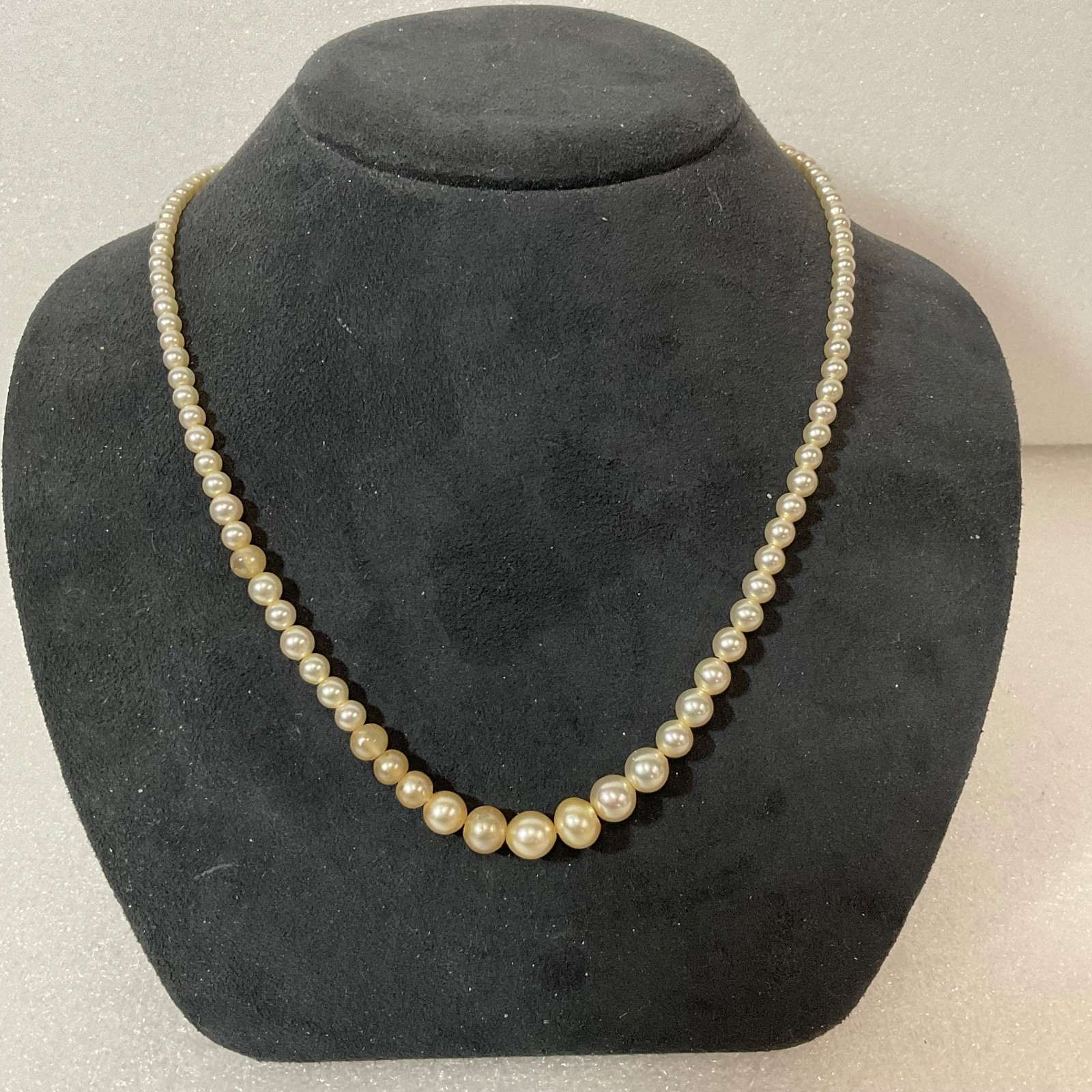 Vintage 17in Faux Pearl Necklace with Silver Tone Clasp 13.49g Classic Elegance - Image 9