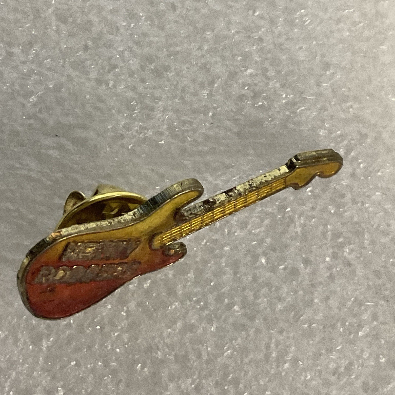 Kenny Rodgers Red & Gold Guitar Metal Pin Pinback Vintage GnuCollectibles - Image 4