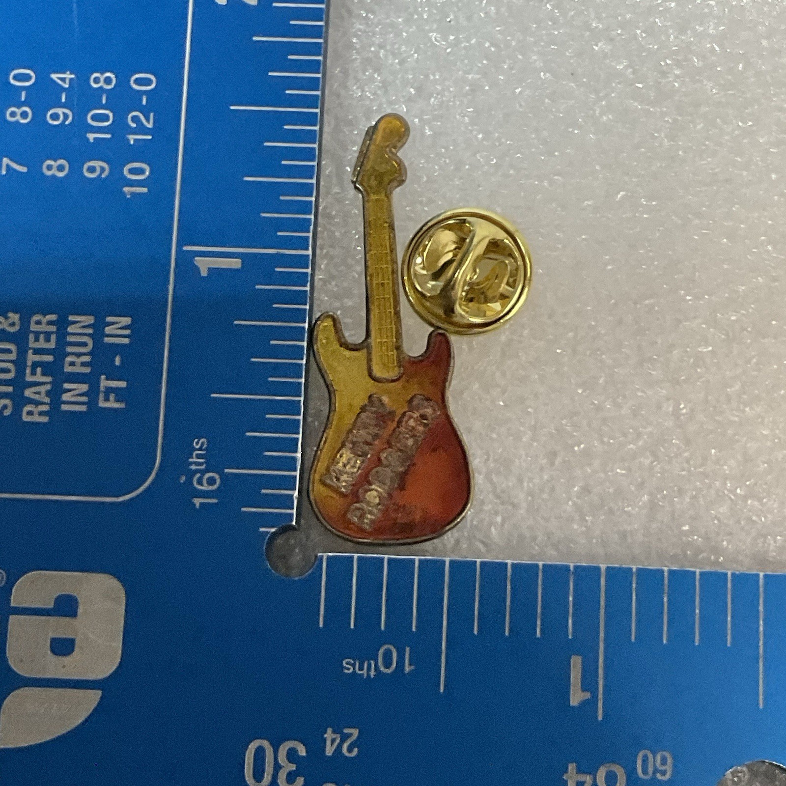 Kenny Rodgers Red & Gold Guitar Metal Pin Pinback Vintage GnuCollectibles - Image 6