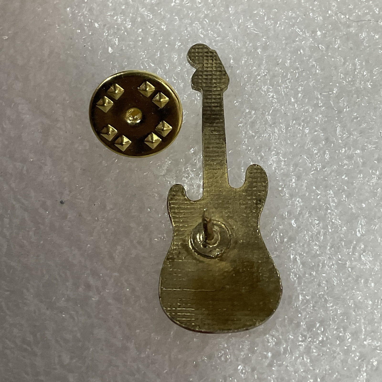 Kenny Rodgers Red & Gold Guitar Metal Pin Pinback Vintage GnuCollectibles - Image 7