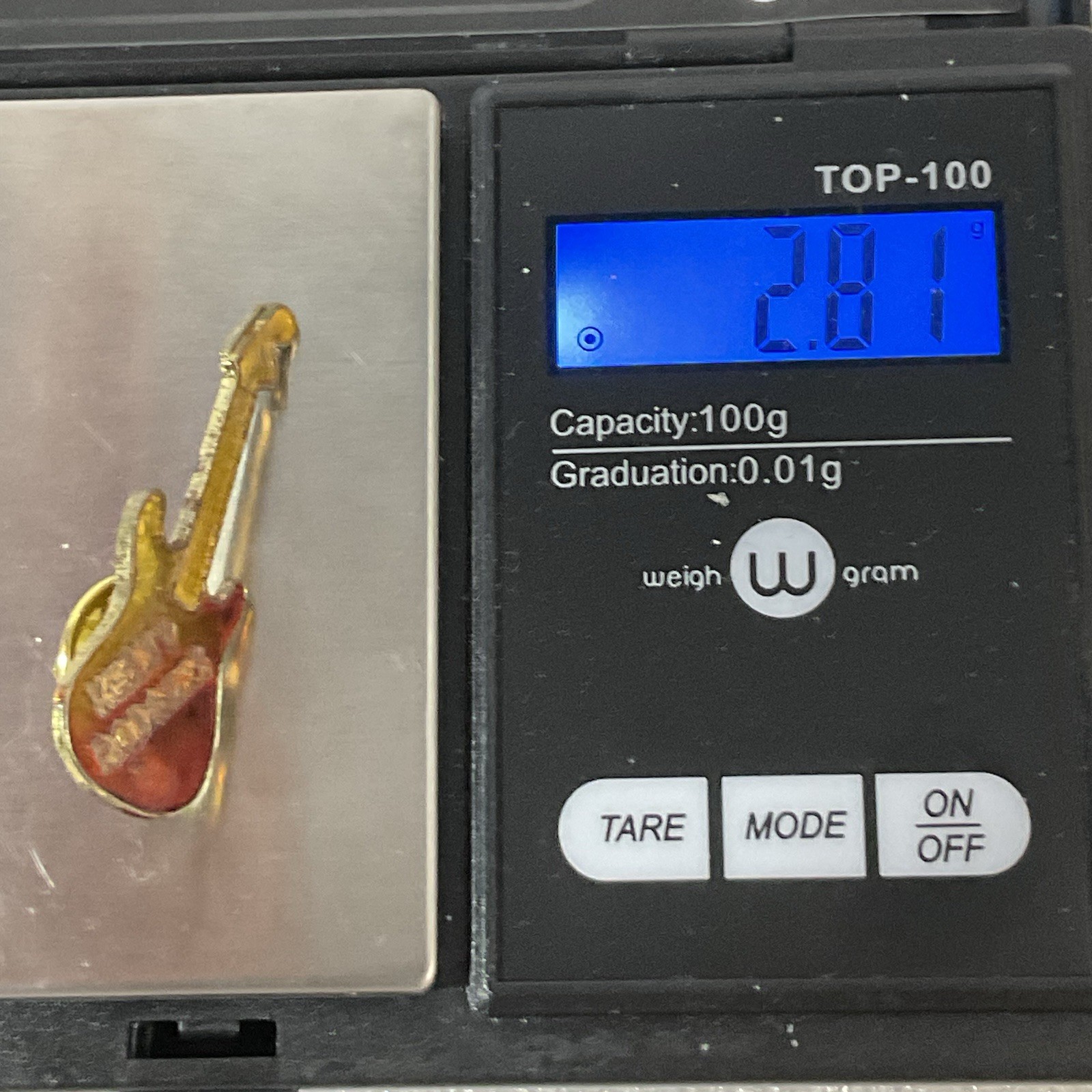 Kenny Rodgers Red & Gold Guitar Metal Pin Pinback Vintage GnuCollectibles - Image 9