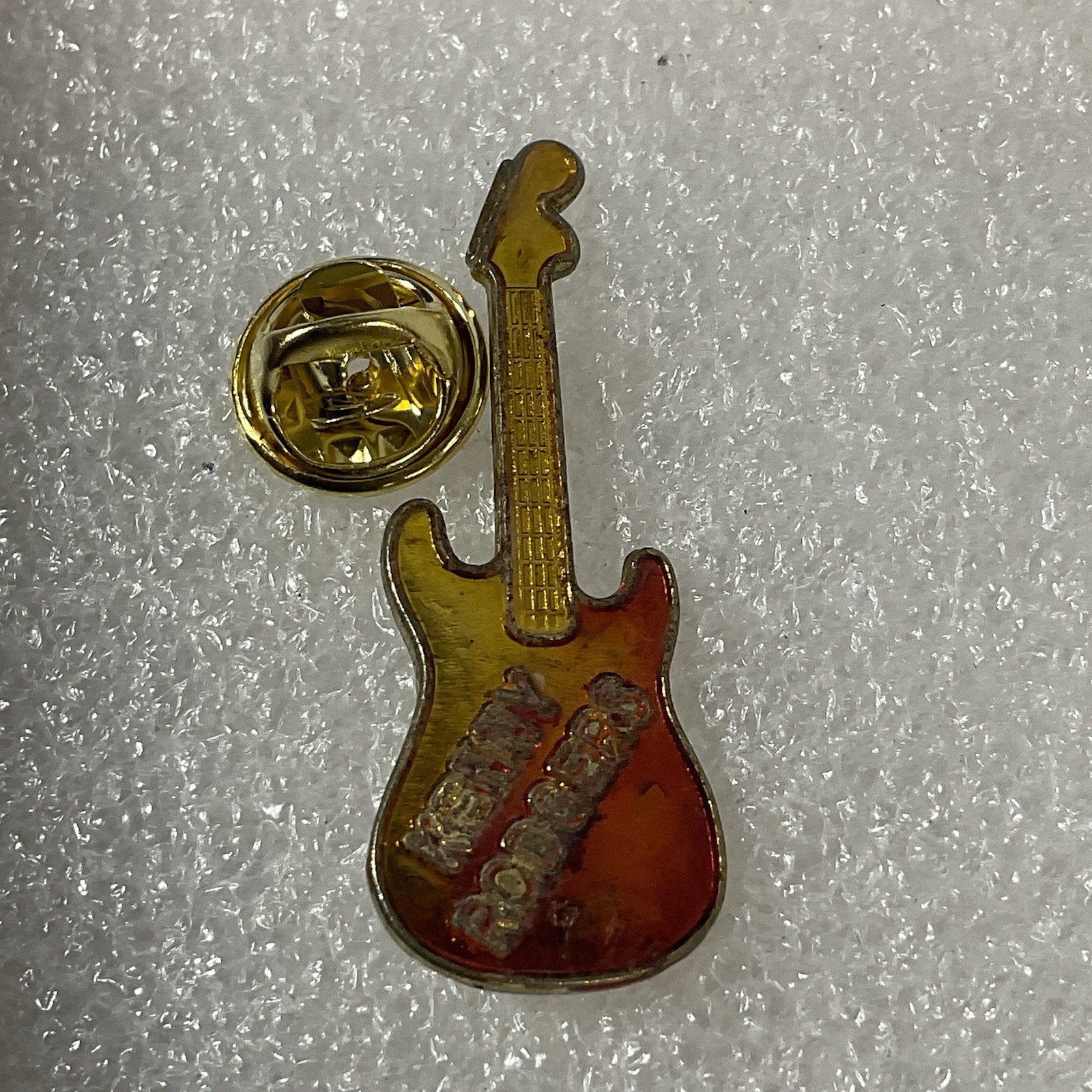 Kenny Rodgers Red & Gold Guitar Metal Pin Pinback Vintage GnuCollectibles - Image 8