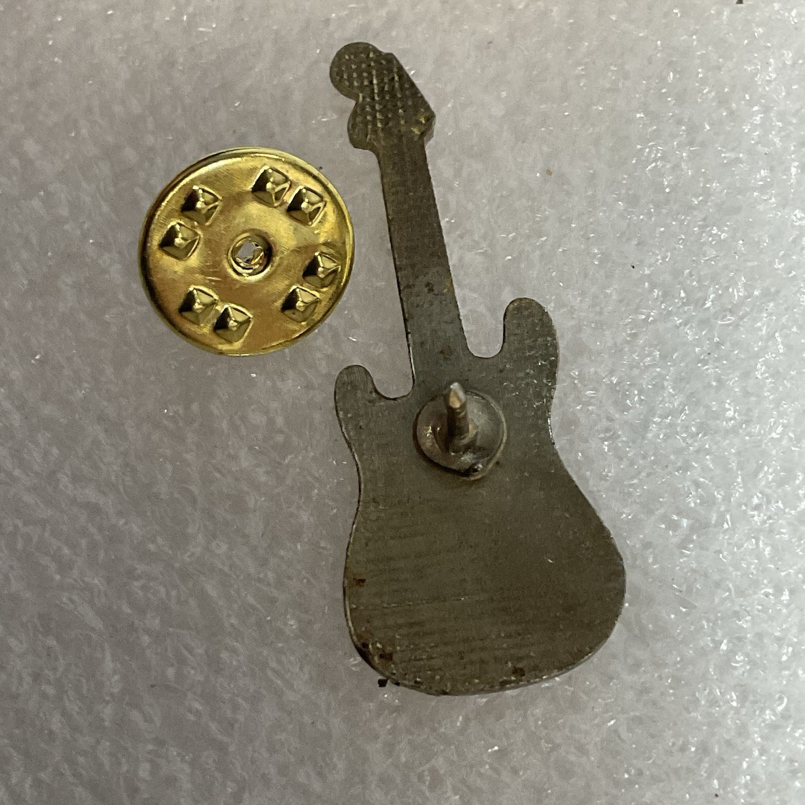 Kenny Rodgers Red & Gold Guitar Metal Vintage Pin Pinback GnuCollectibles - Image 8