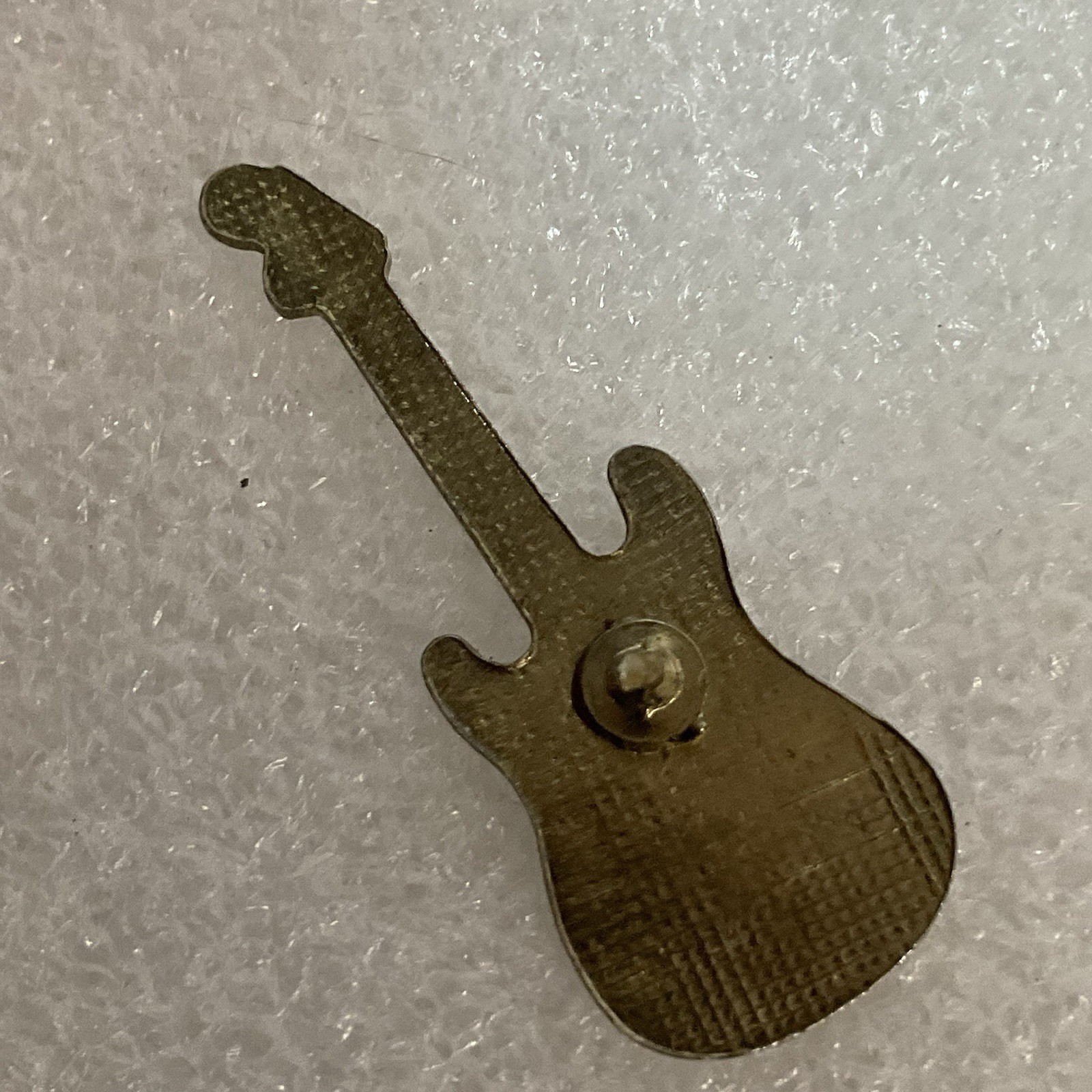 Crystal Gayle Enamel Golden Guitar Metal Vintage Pin Pinback GnuCollectibles - Image 2