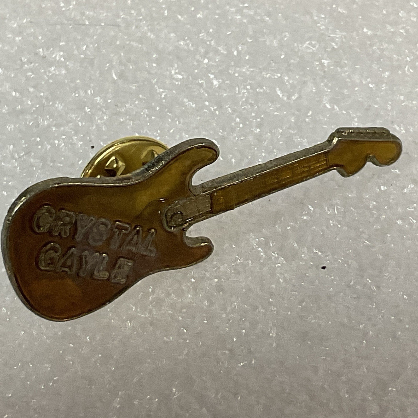 Crystal Gayle Enamel Golden Guitar Metal Vintage Pin Pinback GnuCollectibles - Image 4
