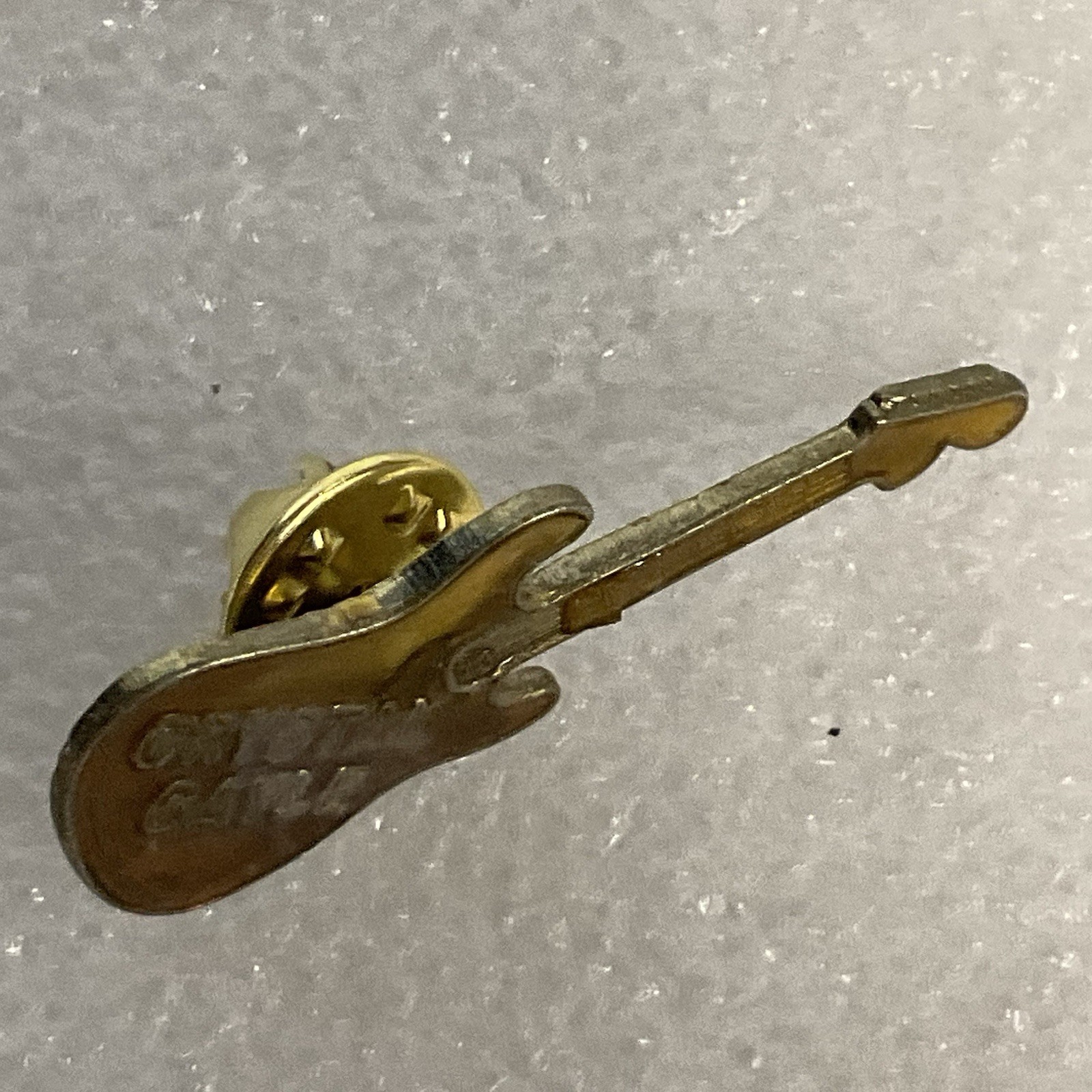 Crystal Gayle Enamel Golden Guitar Metal Vintage Pin Pinback GnuCollectibles - Image 3