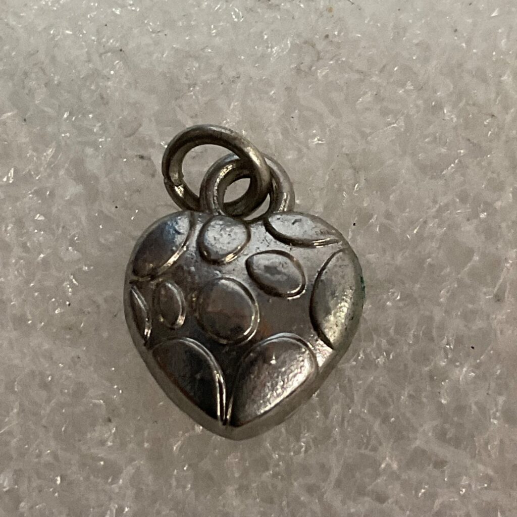 Vintage Silver Tone Heart Charm Pendant 0.83g Engraved Design Jewelry Craft - Image 1