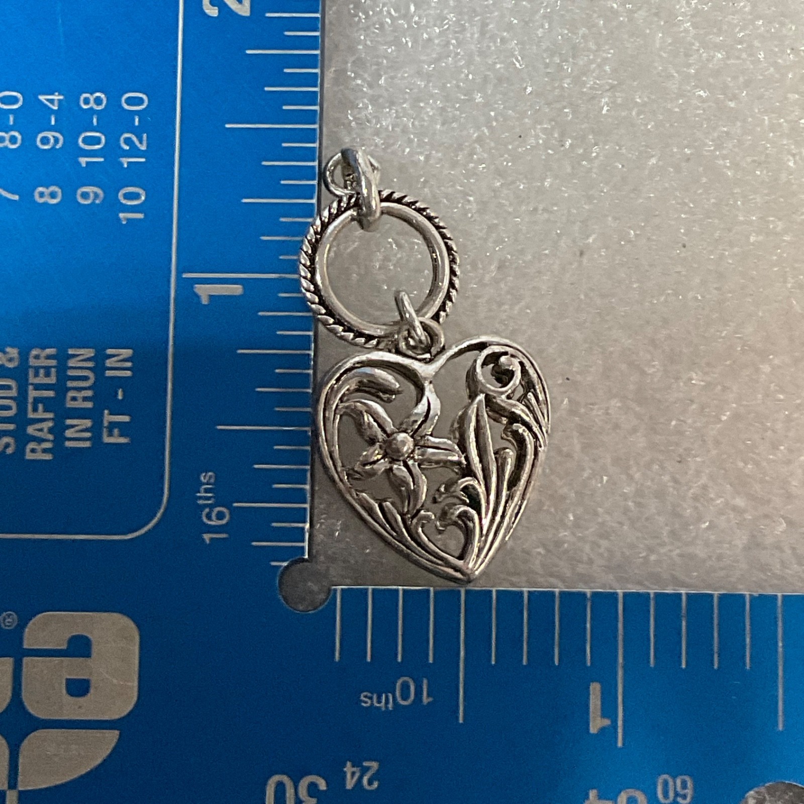 Vintage Style Silver Tone Heart Pendant Filigree Flower Charm 8g Jewelry - Image 6