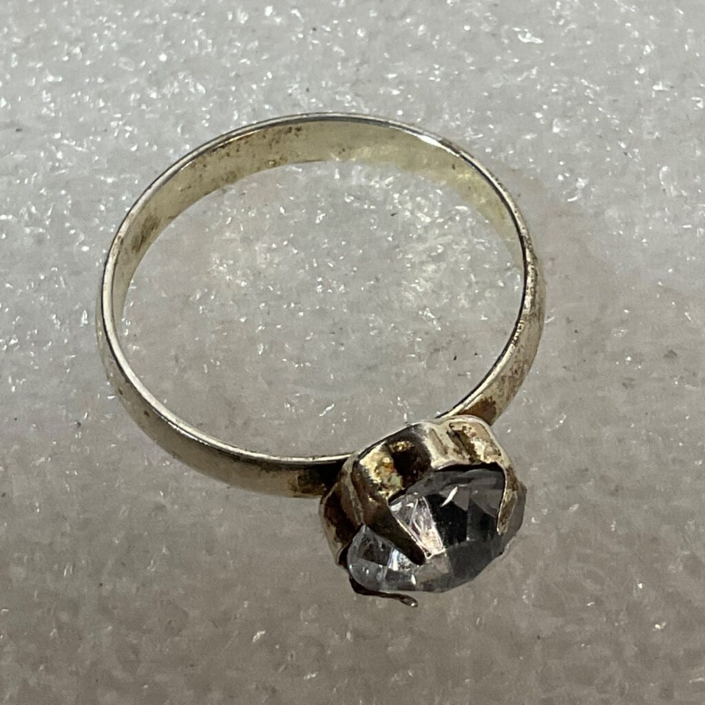 VTG Silver Tone Ring Clear Faceted Glass Stone Solitaire Size 8 Costume Jewelry - Image 1