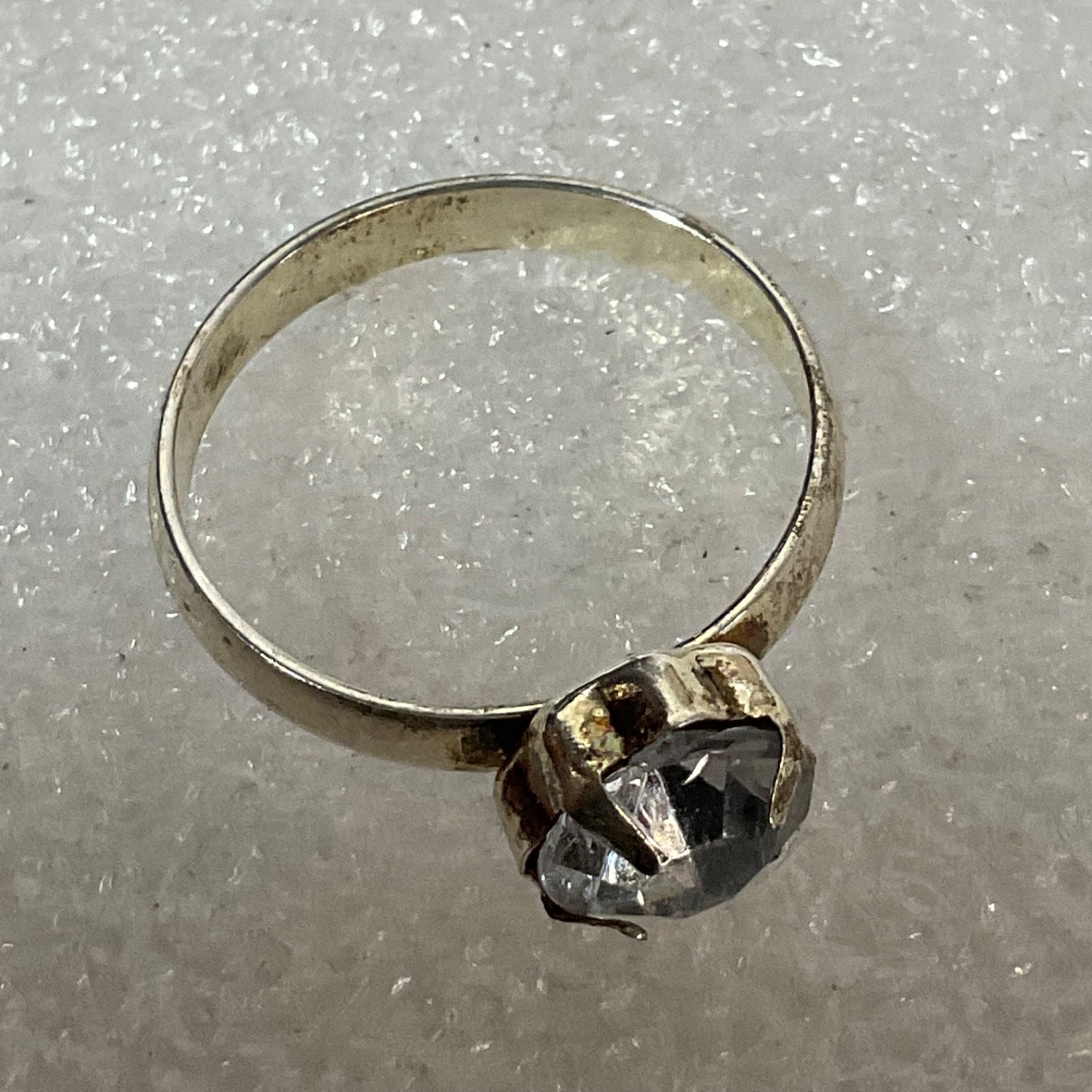 VTG Silver Tone Ring Clear Faceted Glass Stone Solitaire Size 8 Costume Jewelry - Image 1