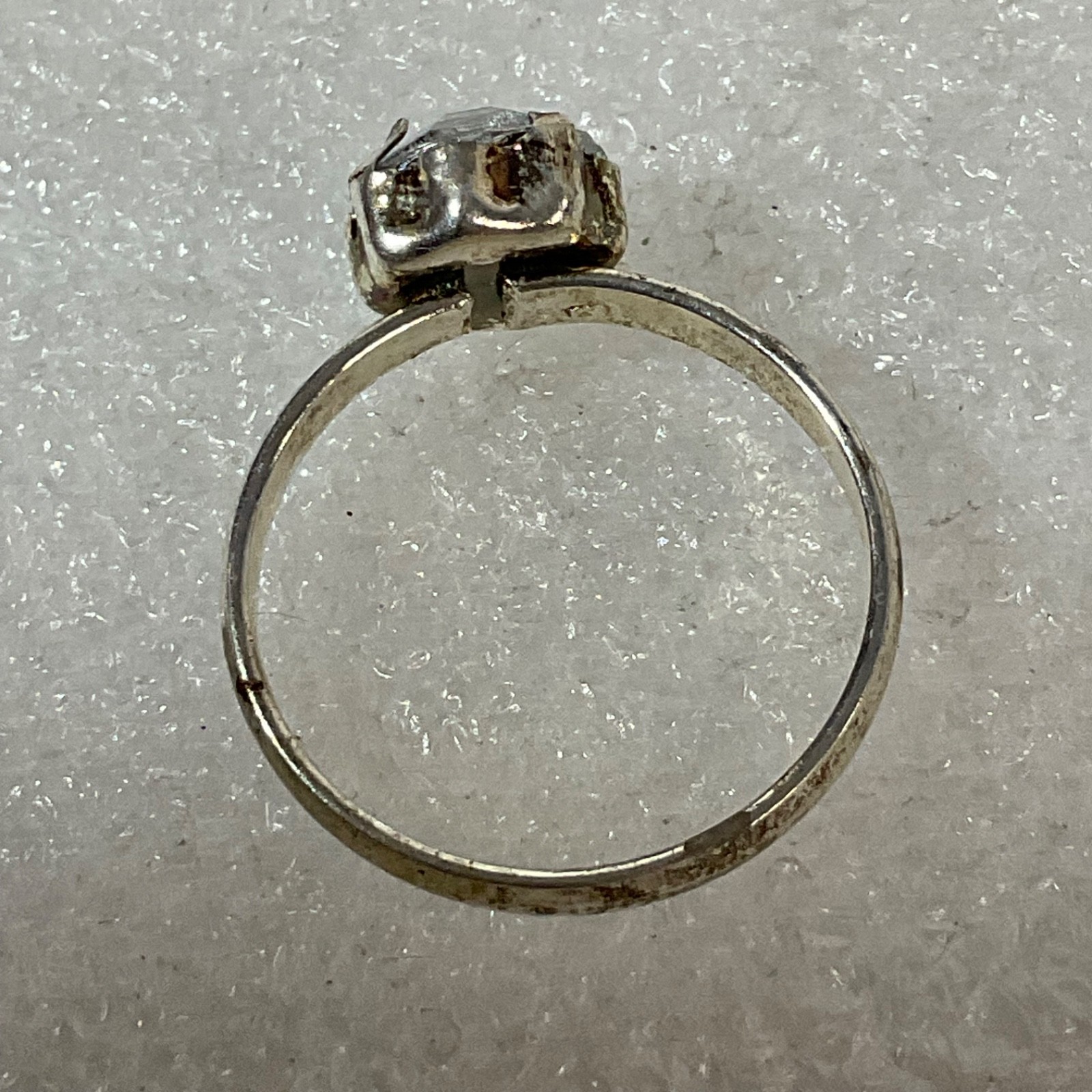 VTG Silver Tone Ring Clear Faceted Glass Stone Solitaire Size 8 Costume Jewelry - Image 3