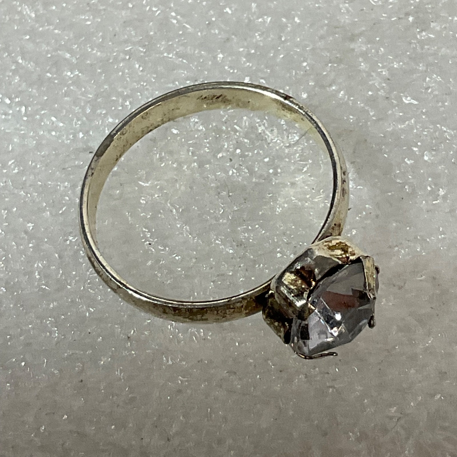 VTG Silver Tone Ring Clear Faceted Glass Stone Solitaire Size 8 Costume Jewelry - Image 2