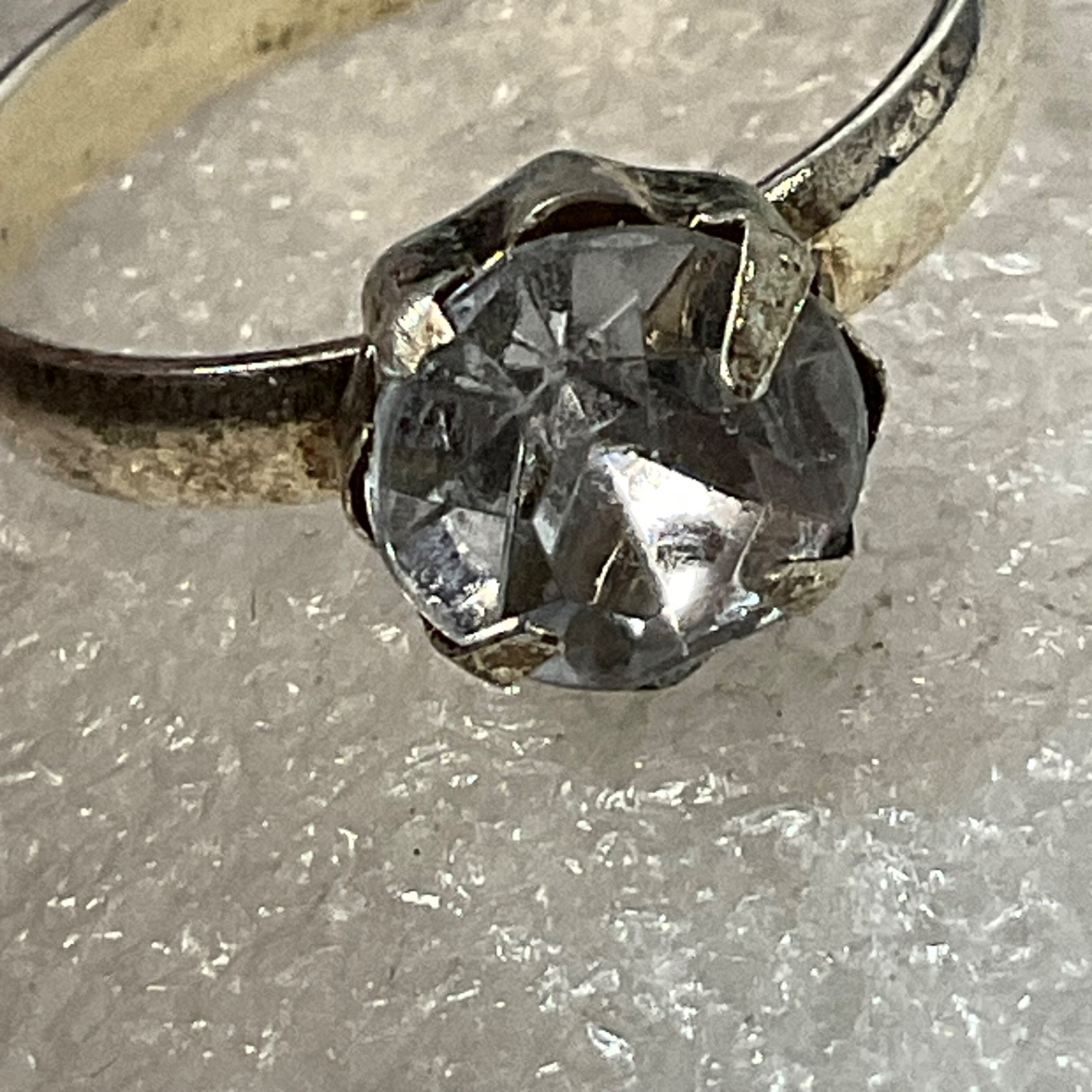 VTG Silver Tone Ring Clear Faceted Glass Stone Solitaire Size 8 Costume Jewelry - Image 6