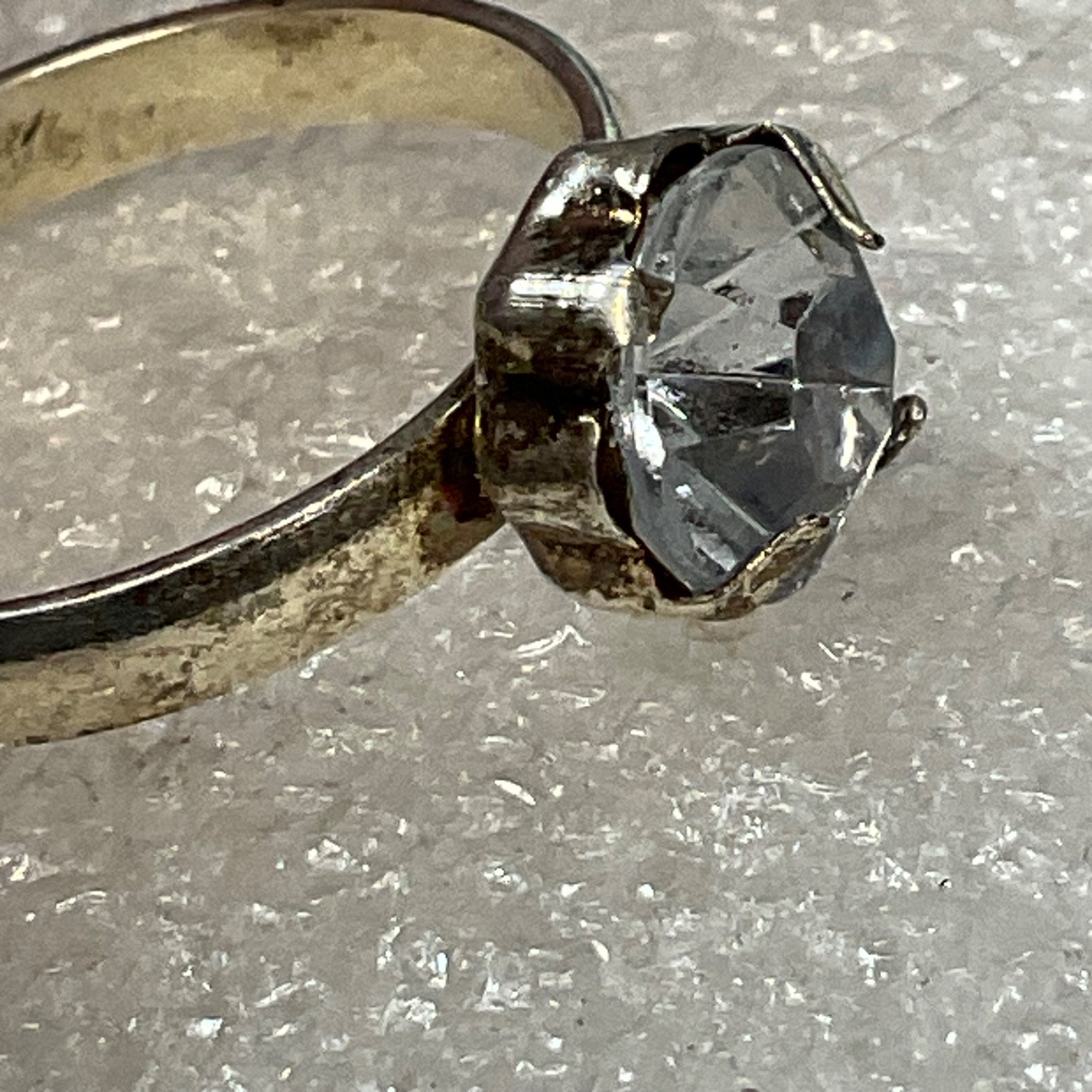 VTG Silver Tone Ring Clear Faceted Glass Stone Solitaire Size 8 Costume Jewelry - Image 7