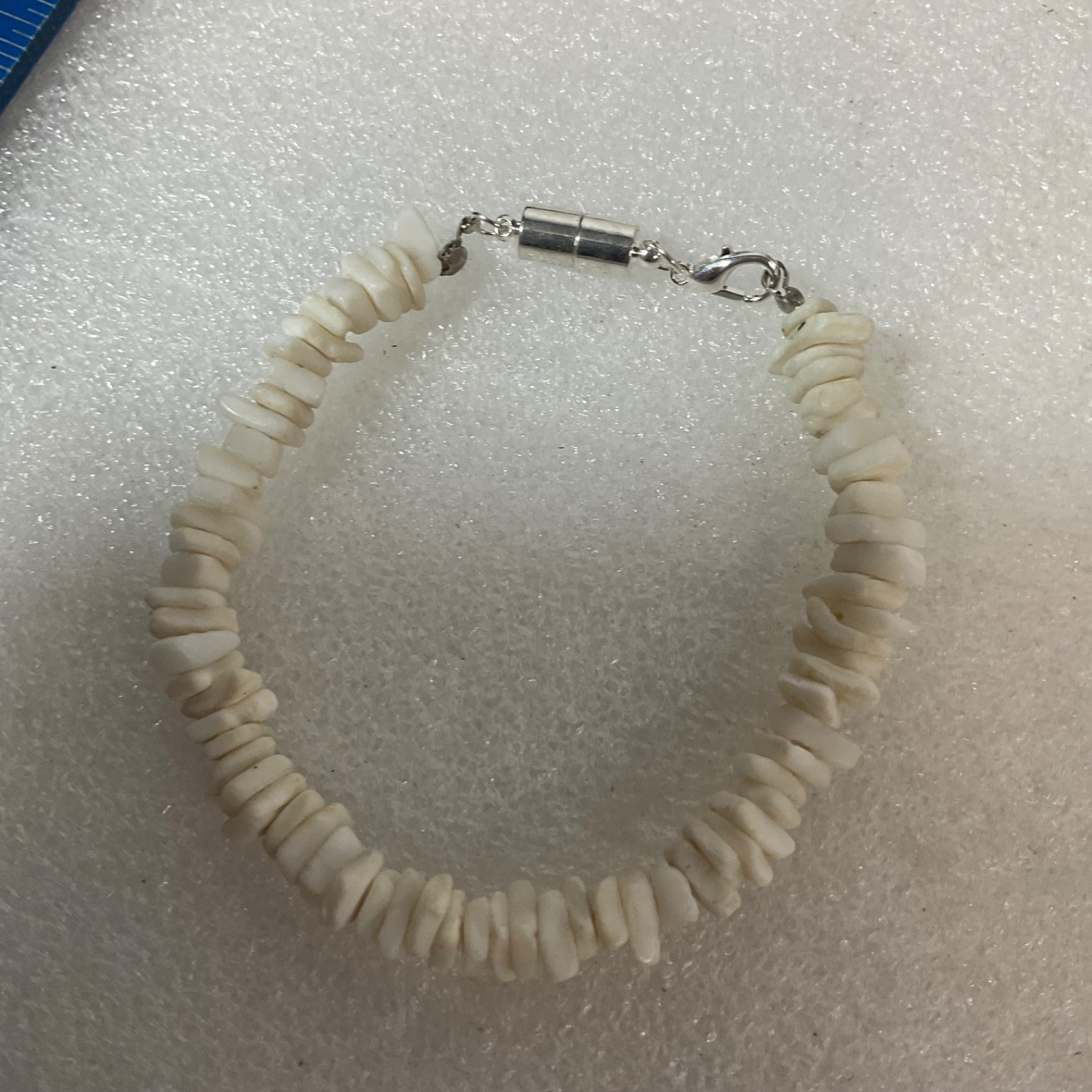 Vintage White Shell Chip Bracelet 7.75" Natural Beach Jewelry w/ Magnetic Clasp - Image 2