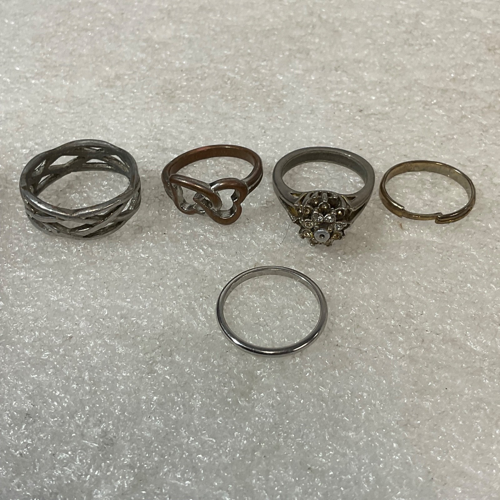 Vintage Mixed Lot of 5 Rings Sizes 3.5 to 8 Silver Tone Gold Tone 14g Jewelry - Image 1