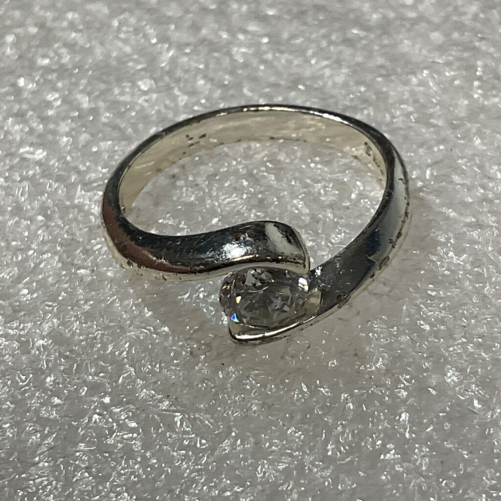 Vintage Silver Tone Ring w/ Clear Stone Modernist Wrap Design Size 7.75, 3.39g - Image 1