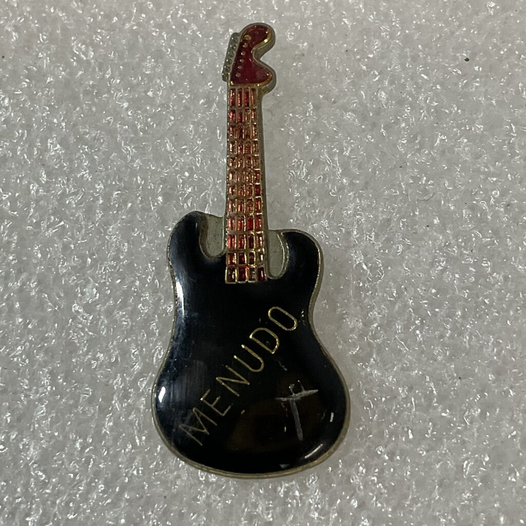 Menudo Vintage Black & Red Enamel Metal 1.5” Pin Pinback GnuCollectibles - Image 1