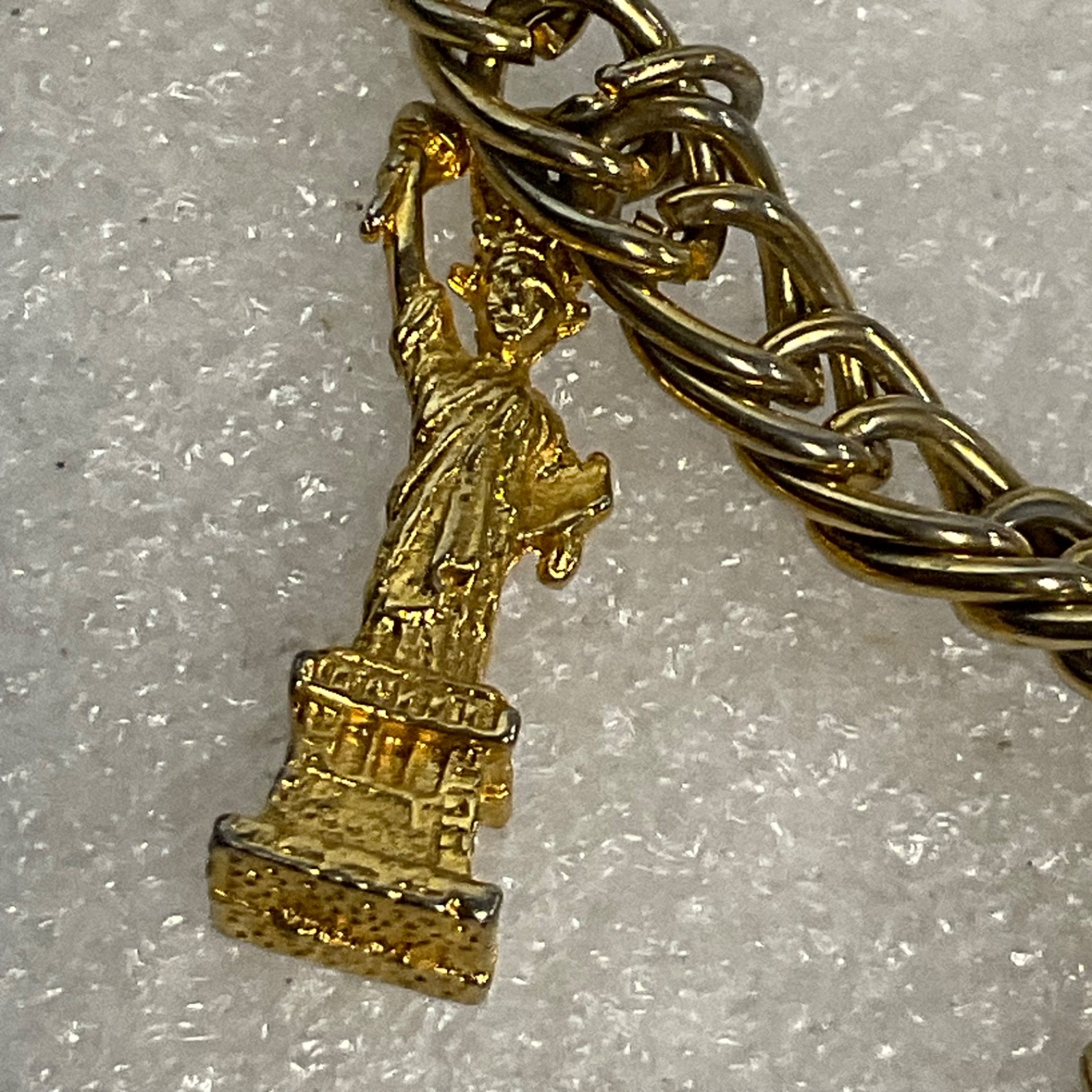 Vintage NYC Gold Tone Charm Bracelet Statue Liberty Empire State Building 7" - Image 3
