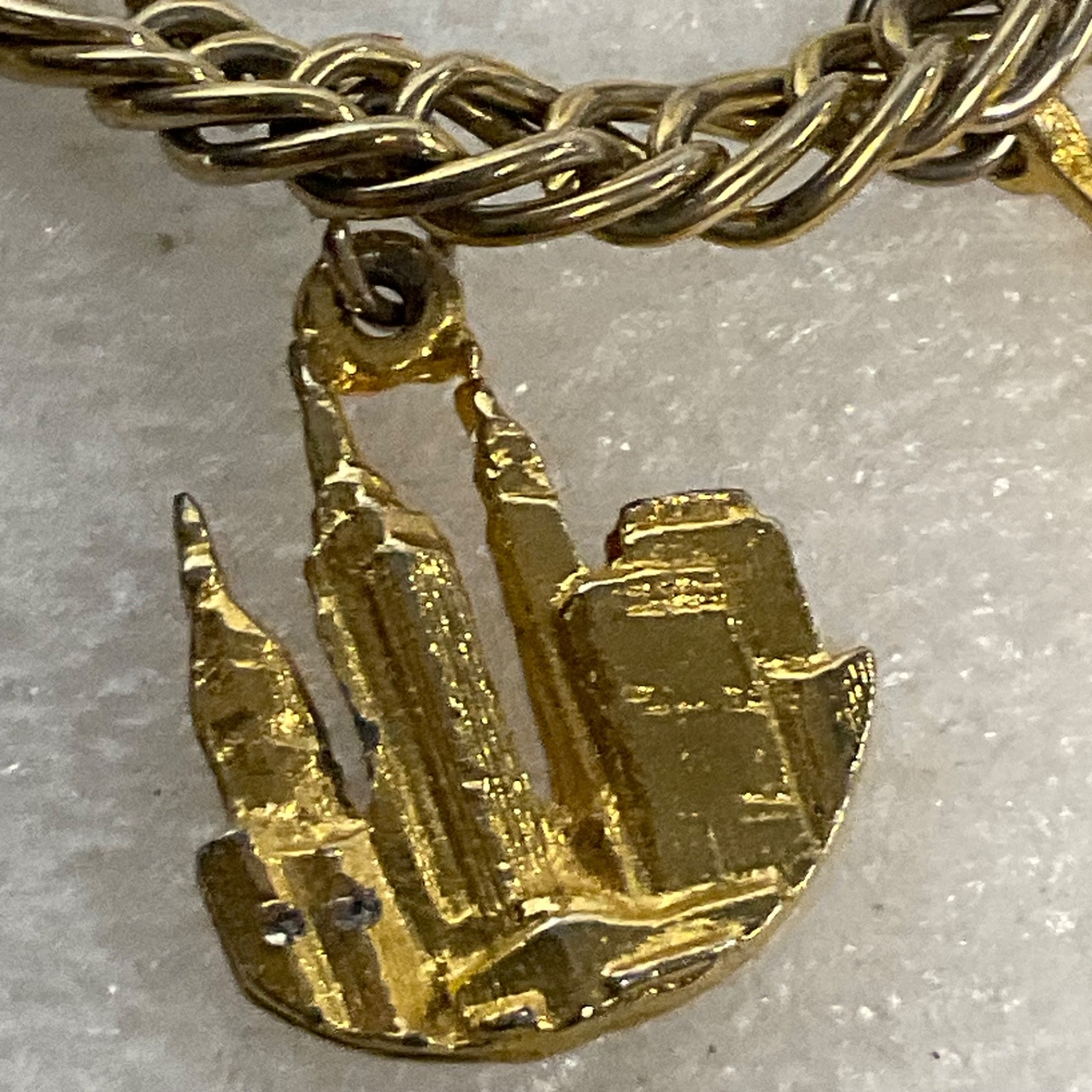 Vintage NYC Gold Tone Charm Bracelet Statue Liberty Empire State Building 7" - Image 4