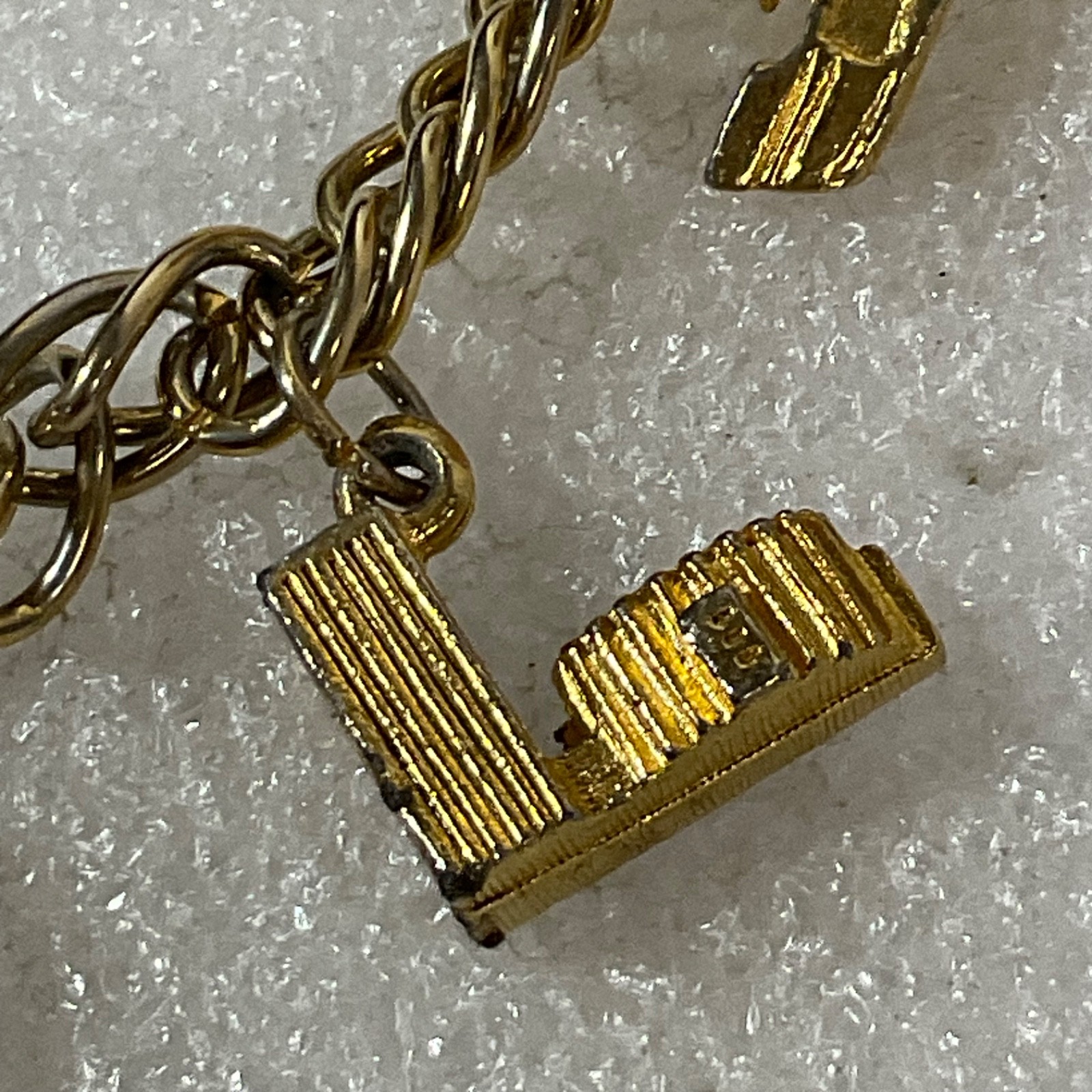 Vintage NYC Gold Tone Charm Bracelet Statue Liberty Empire State Building 7" - Image 6