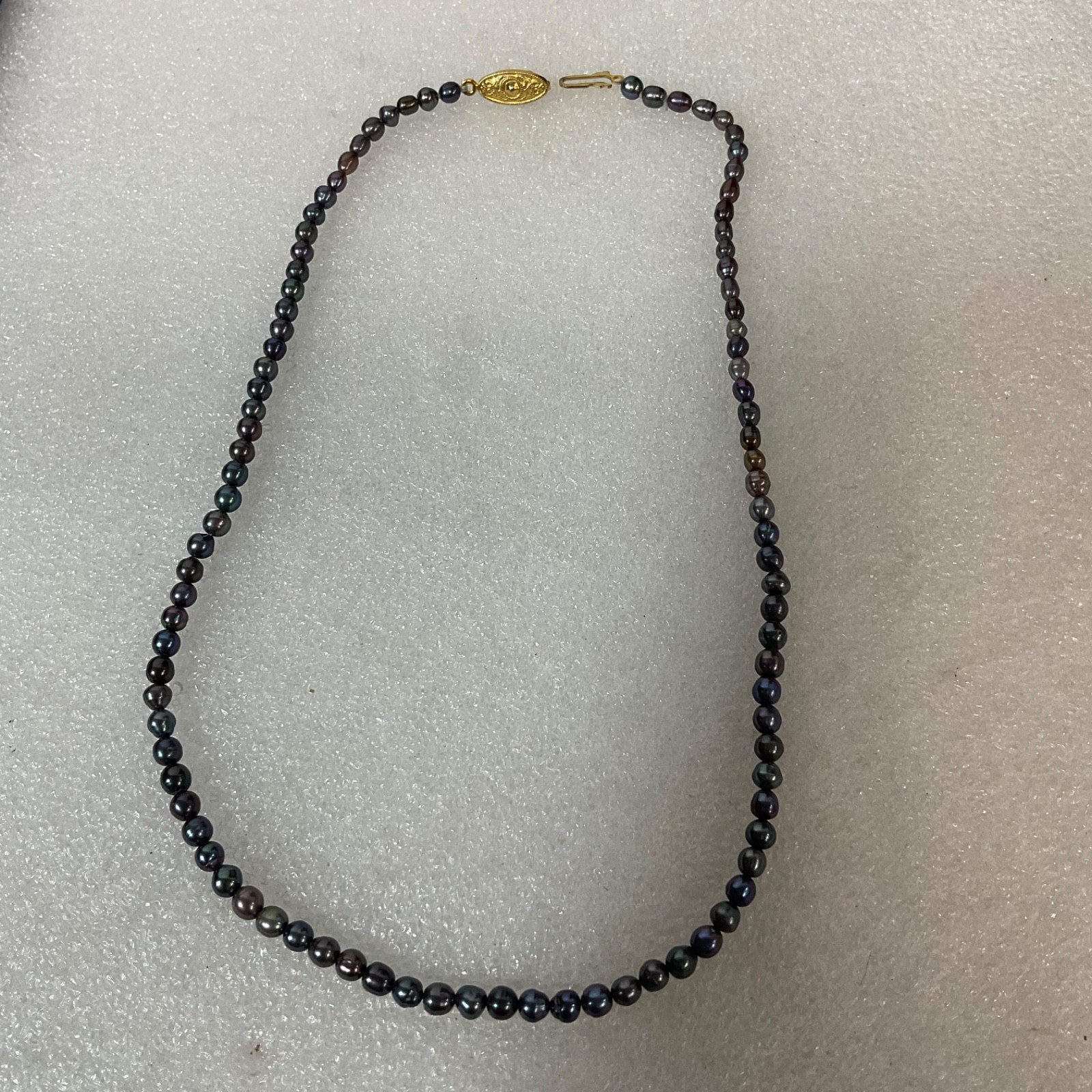 17" Black Freshwater Pearl Necklace Gold Tone Filigree Clasp Vintage Jewelry - Image 1
