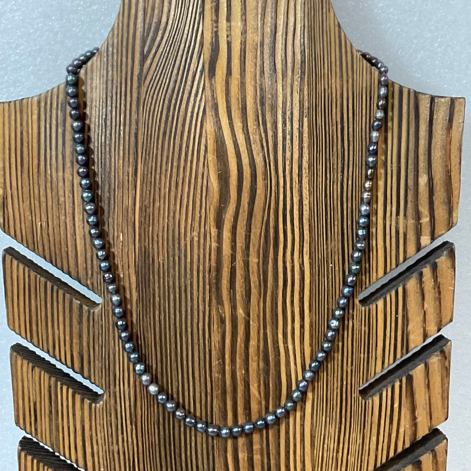 17" Black Freshwater Pearl Necklace Gold Tone Filigree Clasp Vintage Jewelry - Image 5