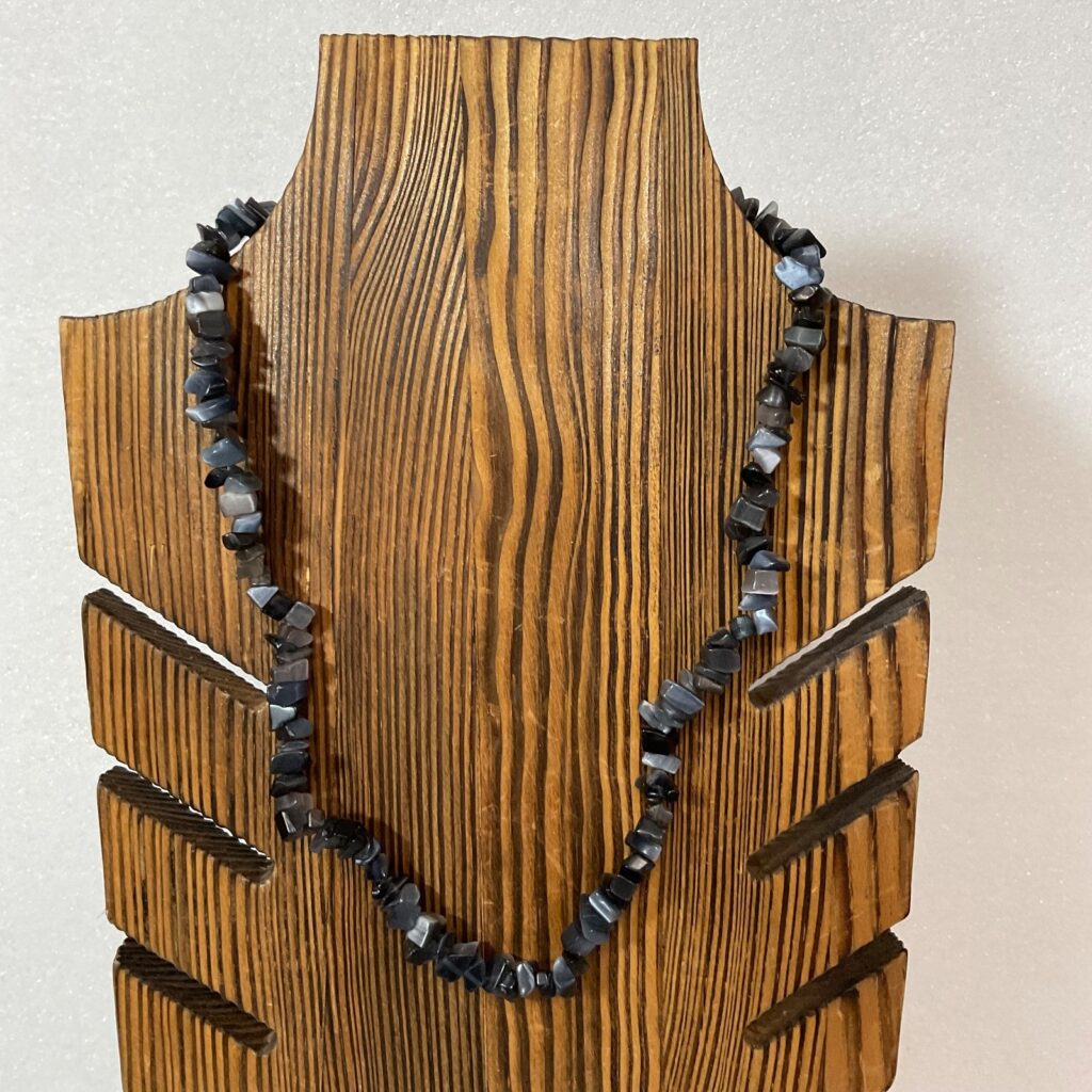 16in Black & Gray Agate Chip Bead Necklace 31.36g Polished Gemstone Jewelry - Image 1