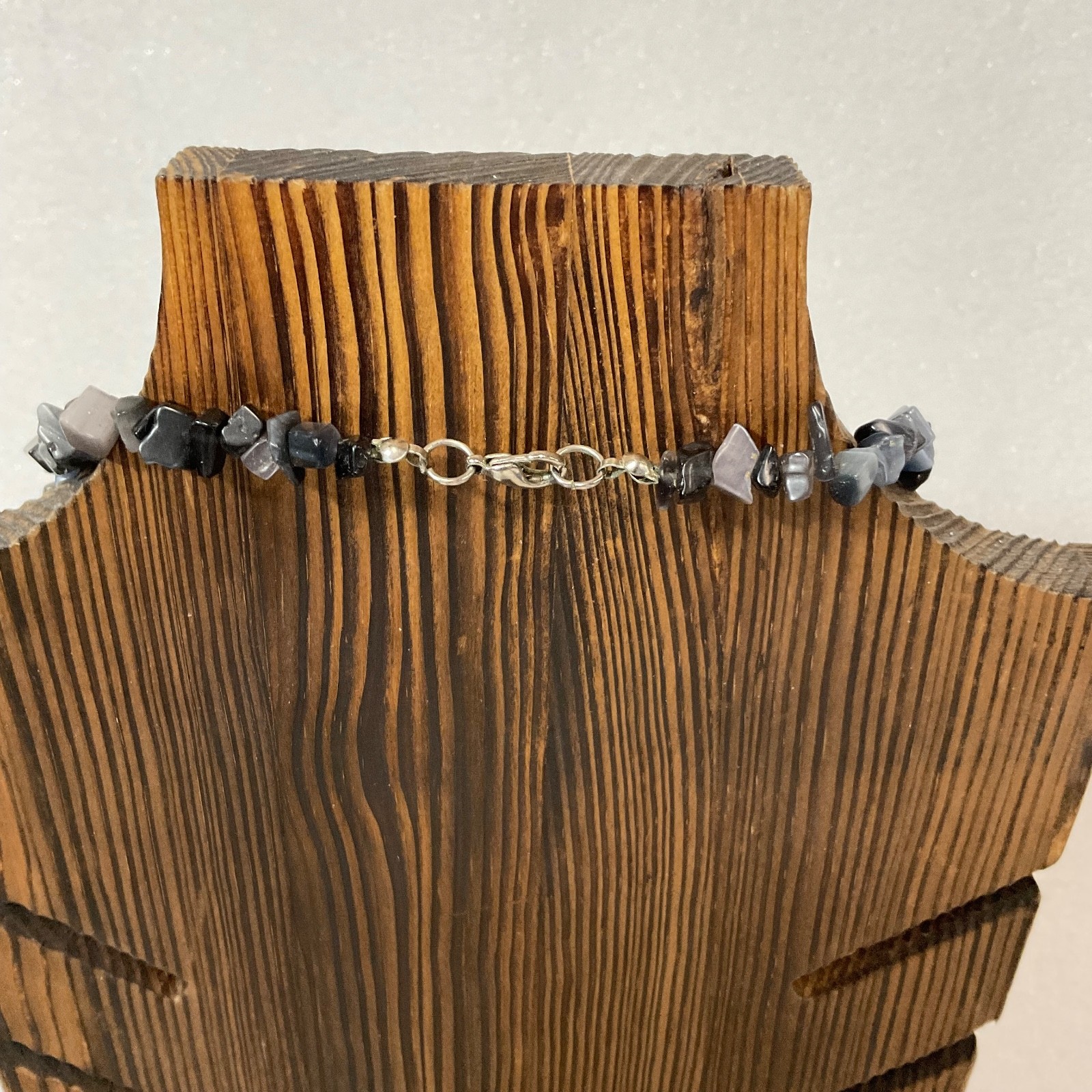 16in Black & Gray Agate Chip Bead Necklace 31.36g Polished Gemstone Jewelry - Image 2