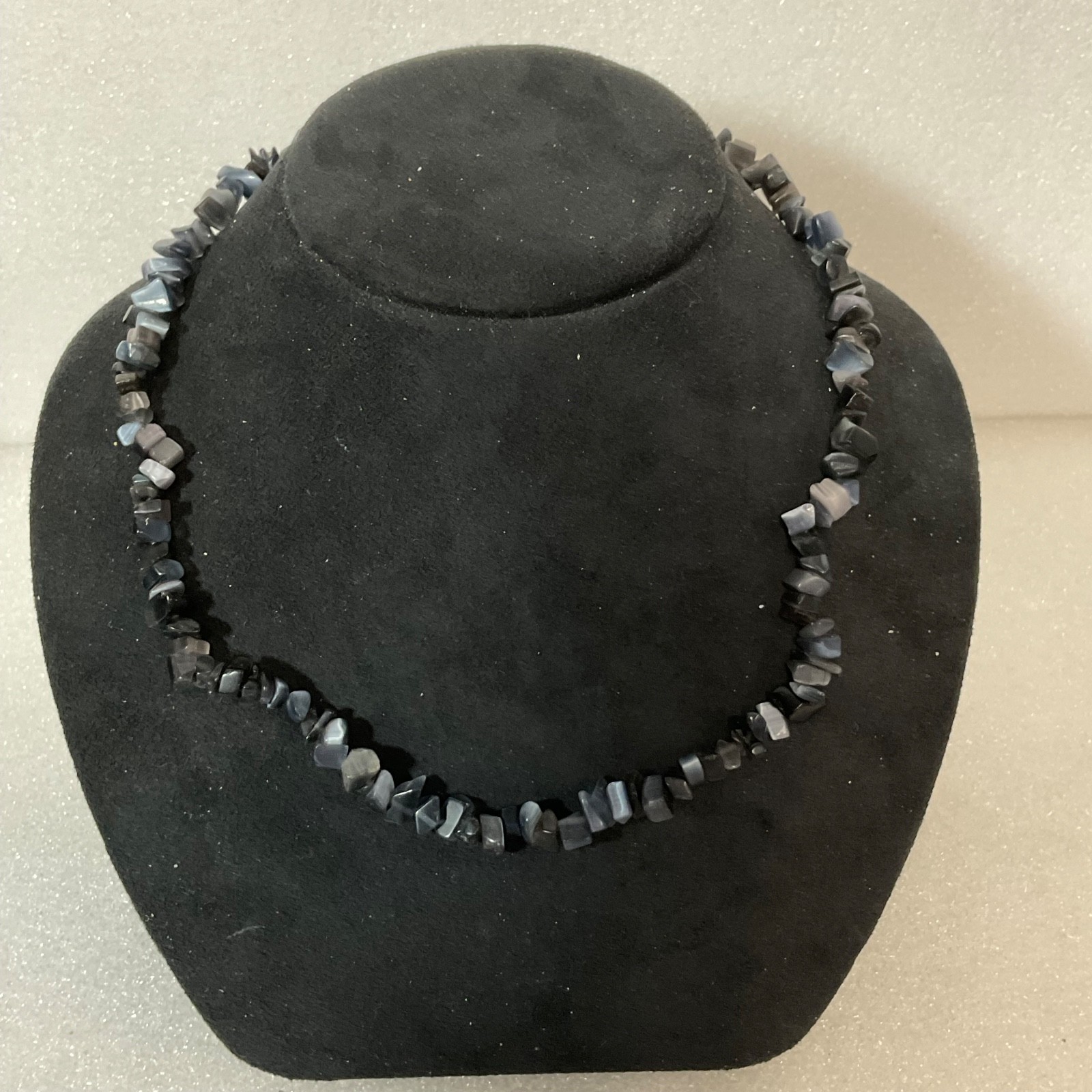 16in Black & Gray Agate Chip Bead Necklace 31.36g Polished Gemstone Jewelry - Image 8