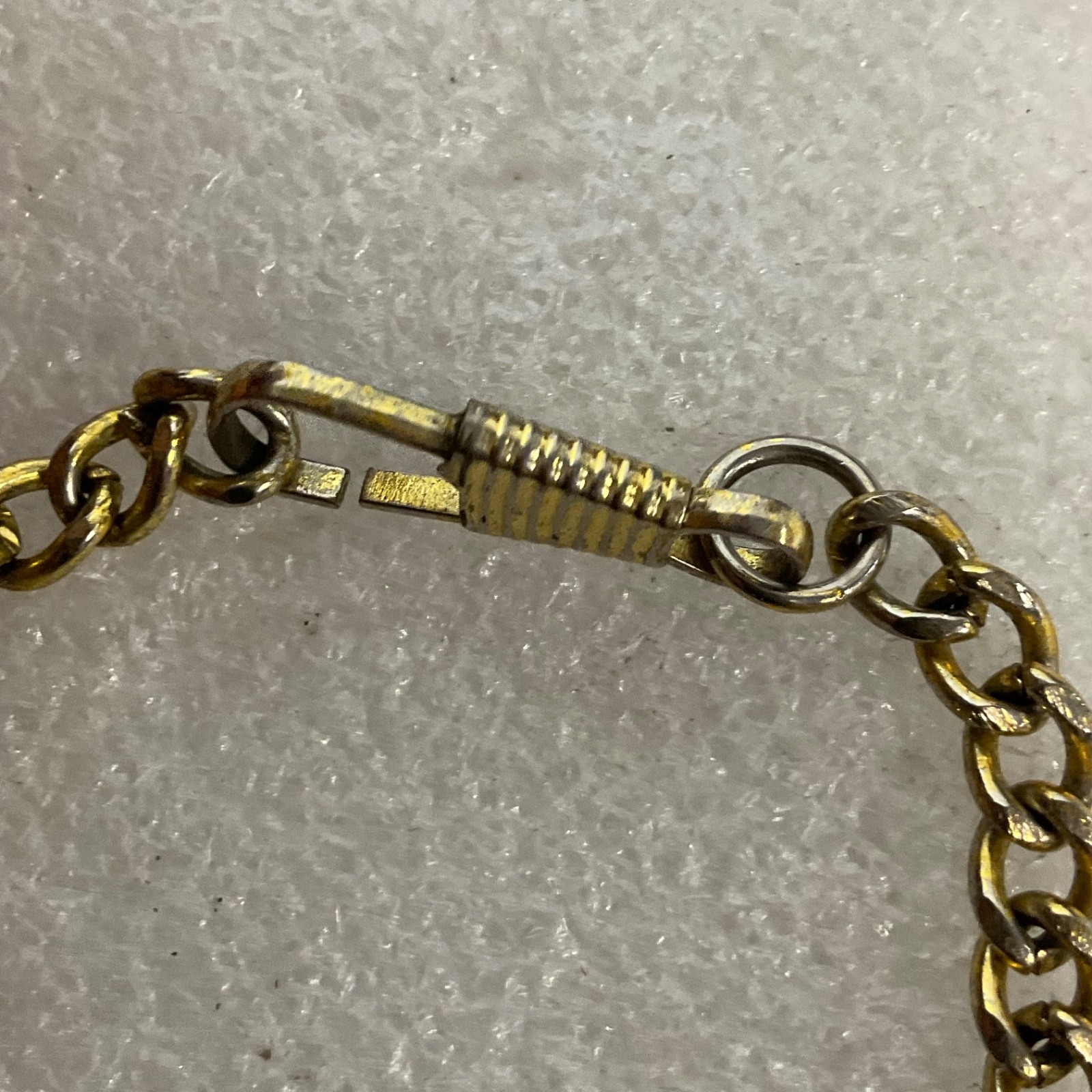 Vintage Gold Tone Curb Chain Bracelet 7.5" Safety Clasp 9.15g Unisex Jewelry - Image 3