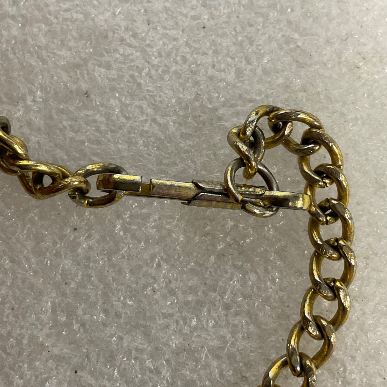 Vintage Gold Tone Curb Chain Bracelet 7.5" Safety Clasp 9.15g Unisex Jewelry - Image 5