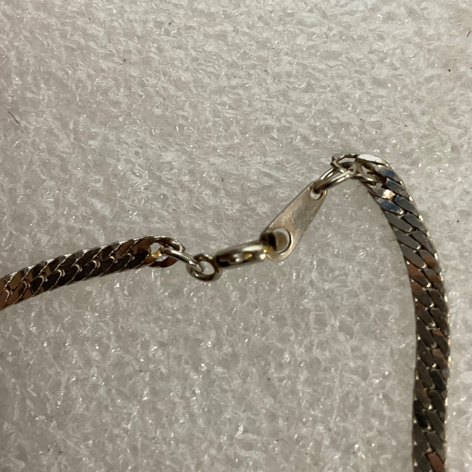 Vintage 7" Silver Tone Herringbone Bracelet Flat Chain Korea Marked 2.7g - Image 3
