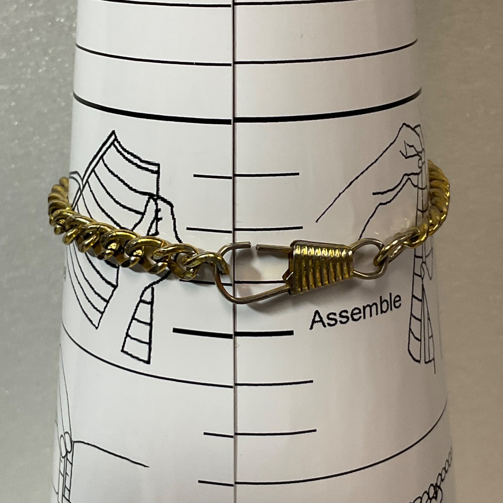 Vintage Gold Tone Curb Chain Bracelet 7.5" Safety Clasp 9.15g Unisex Jewelry - Image 9