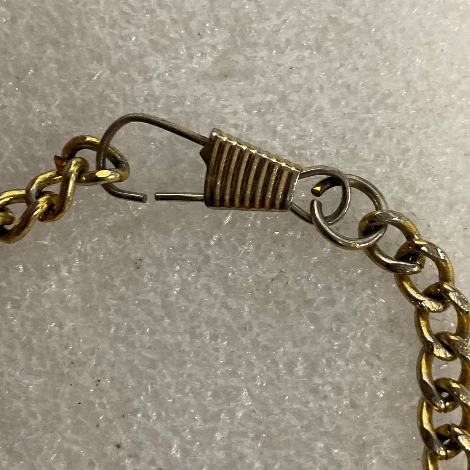 Vintage Gold Tone Curb Chain Bracelet 7.5" Safety Clasp 9.15g Unisex Jewelry - Image 2