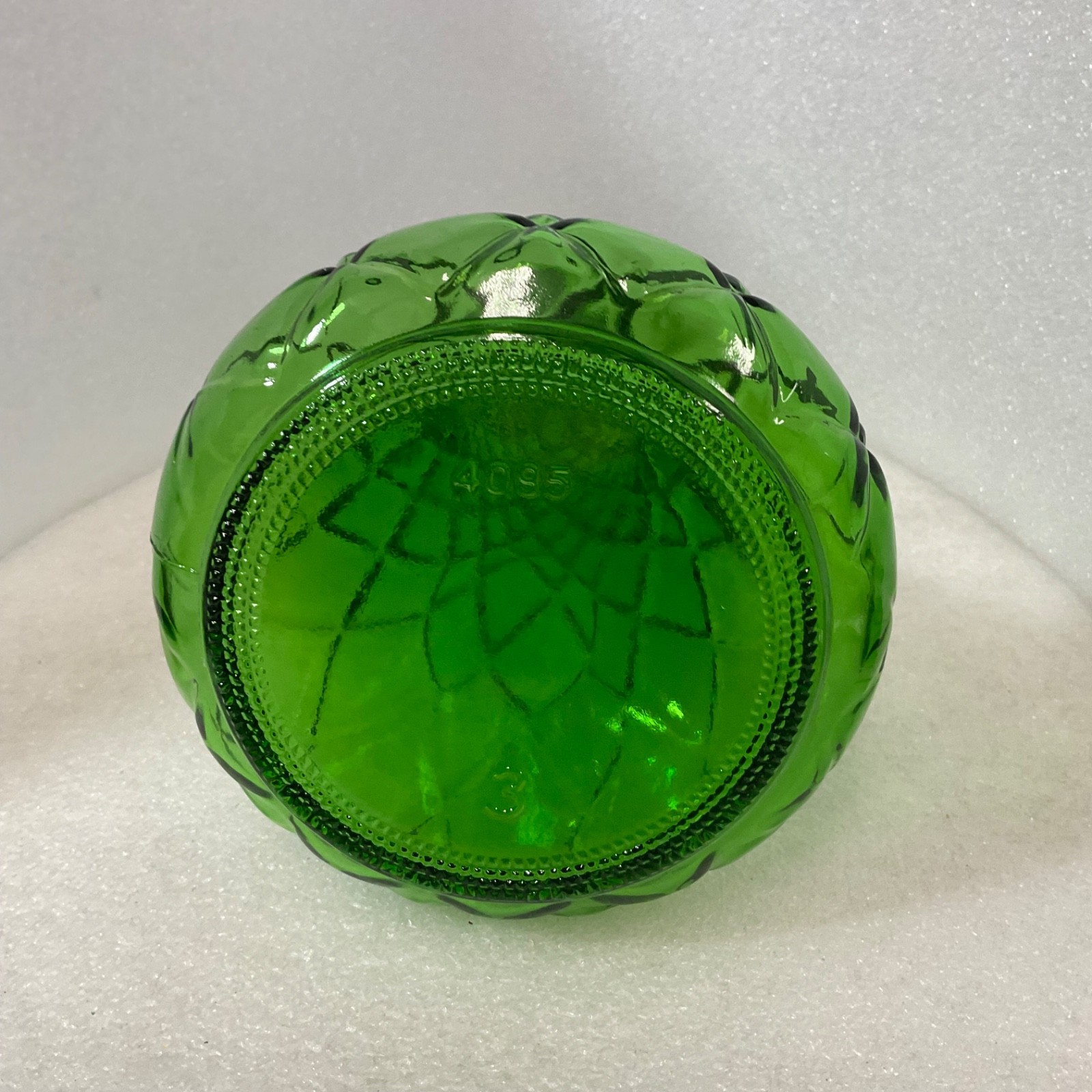 Green Glass Diamond Quilted Pattern Bud Vase 9in Numbered 4095 - Image 4