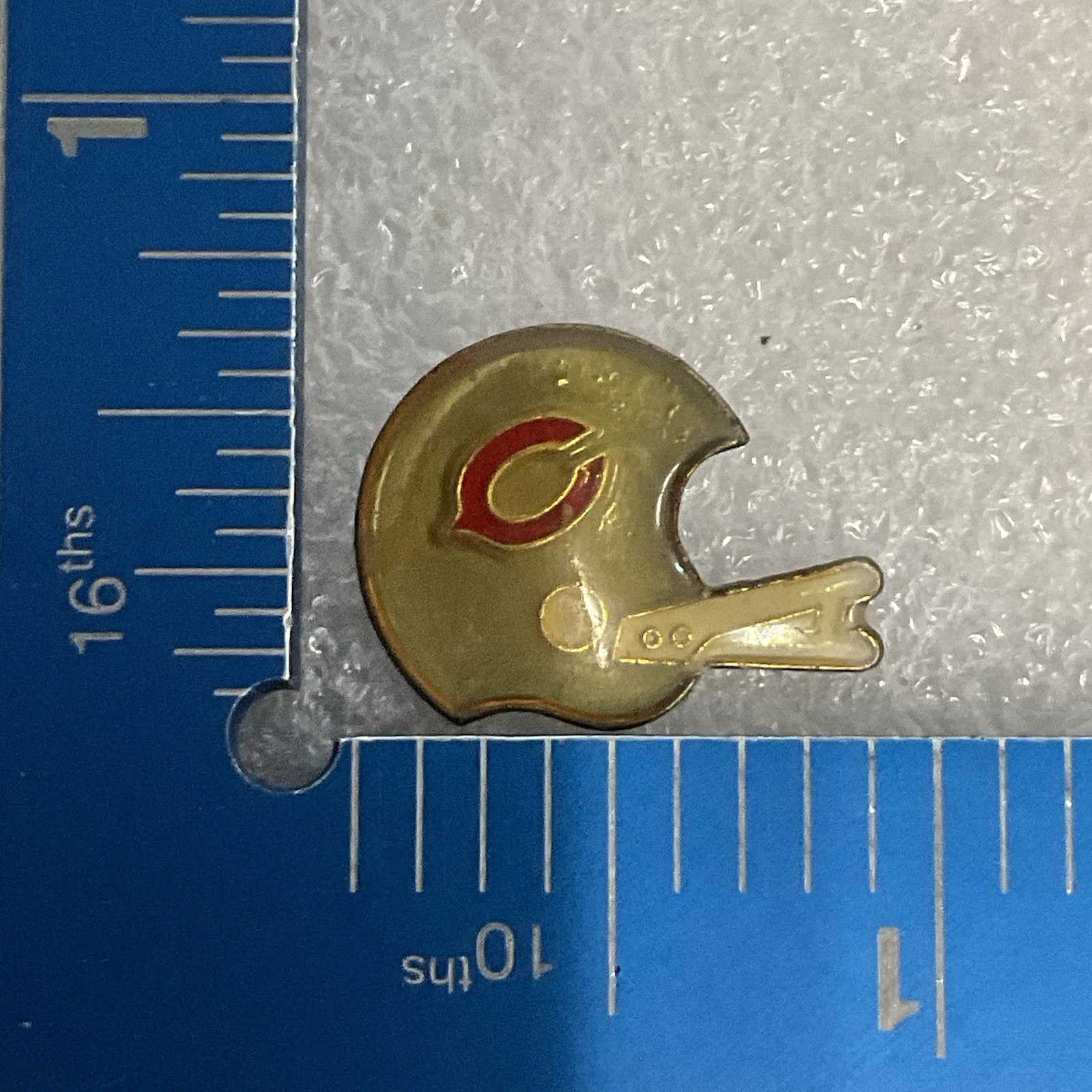 VTG Chicago Bears NFL Football Helmet Pin Gold Red Enamel Lapel Collectible - Image 3