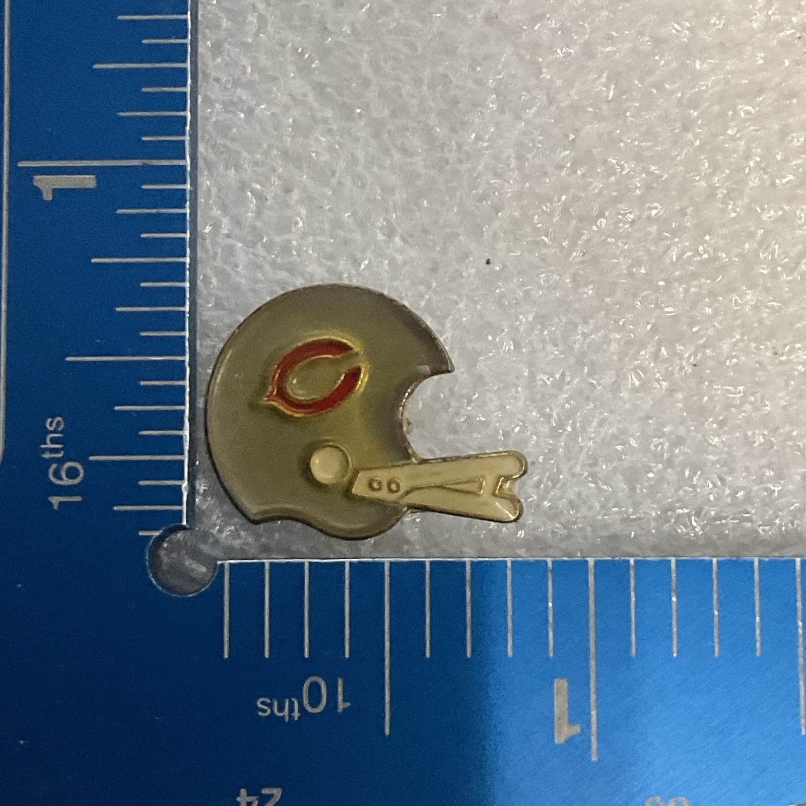 Chicago Bears Vintage Helmet Pin 1960s 1970s NFL Football Collectible Souvenir - Image 3