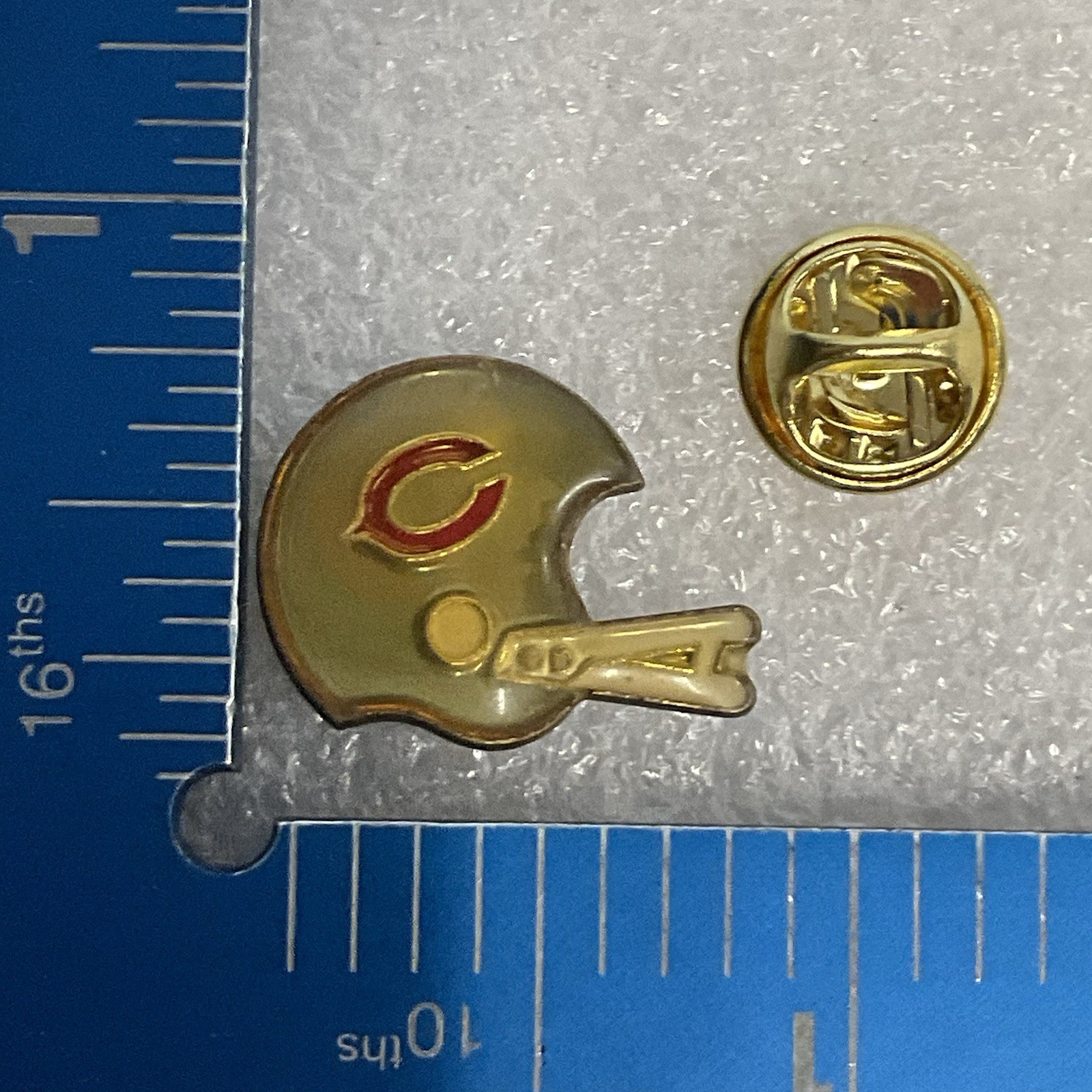 VTG Chicago Bears NFL Football Helmet Lapel Pin Badge Collectible Memorabilia - Image 3