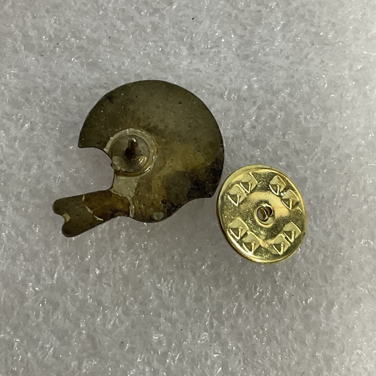 Chicago Bears Vintage Helmet Pin 1960s 1970s NFL Football Collectible Souvenir - Image 5