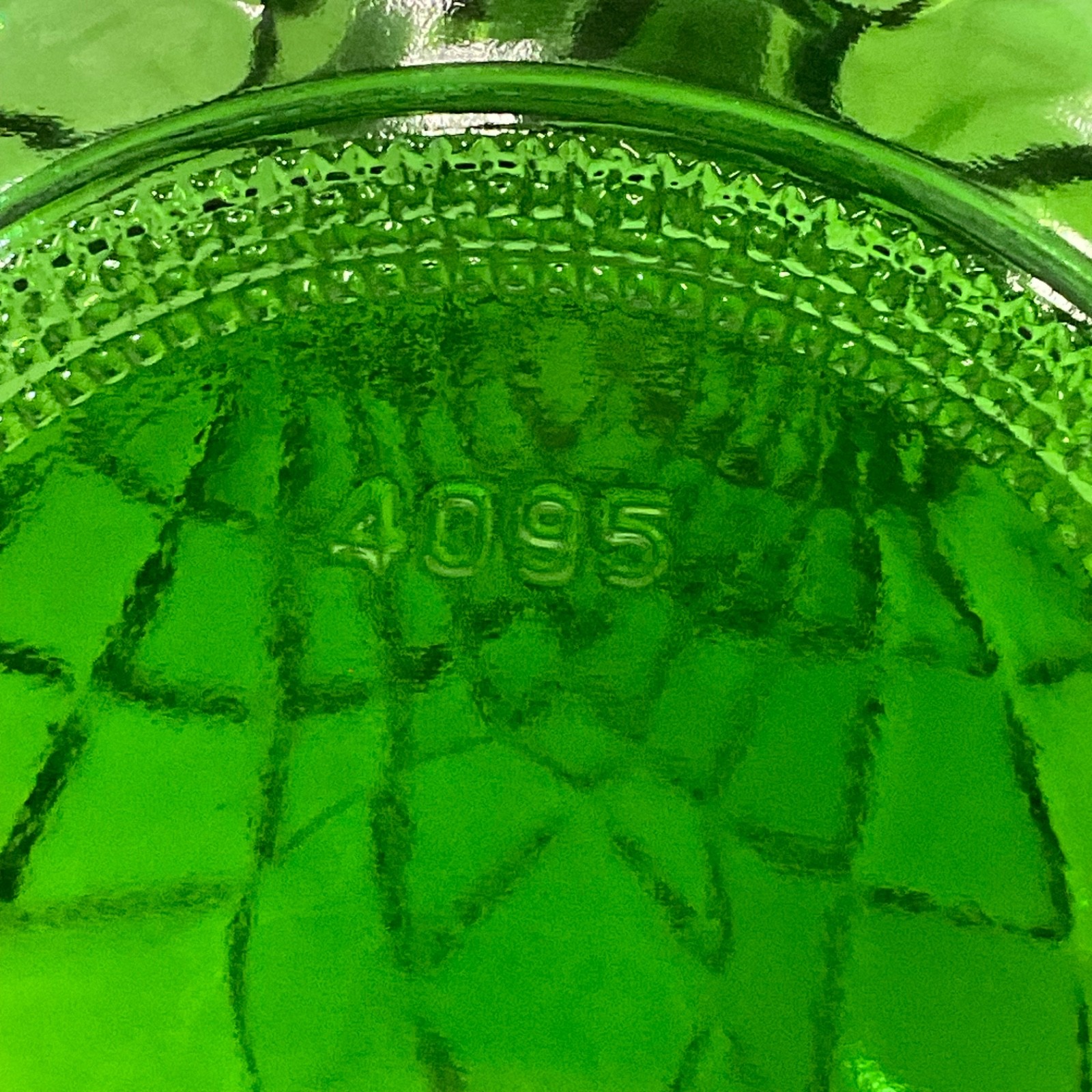 Green Glass Diamond Quilted Pattern Bud Vase 9in Numbered 4095 - Image 5