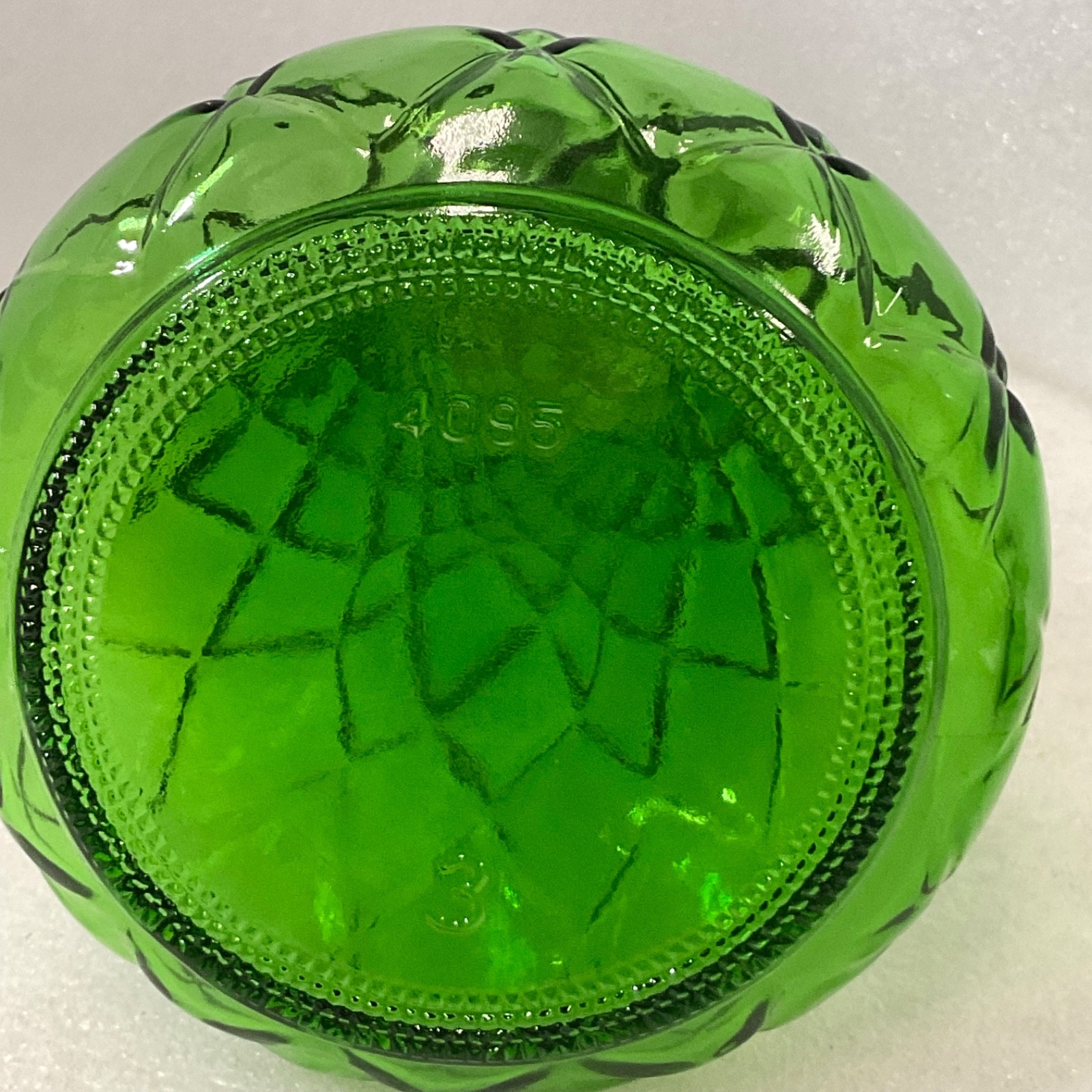 Green Glass Diamond Quilted Pattern Bud Vase 9in Numbered 4095 - Image 7