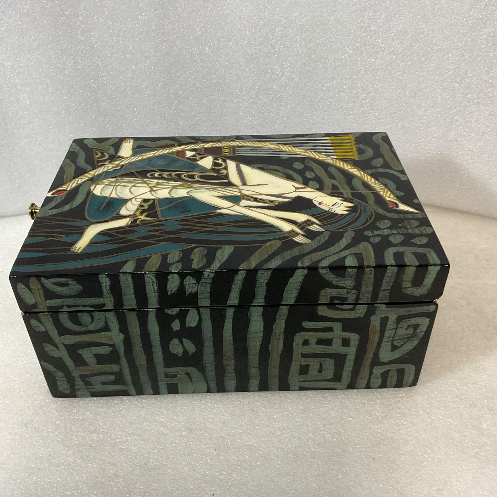 Painted Lacquer Jewelry Trinket Box Chinese Style Huntress Archer 9x6x4 in - Image 3
