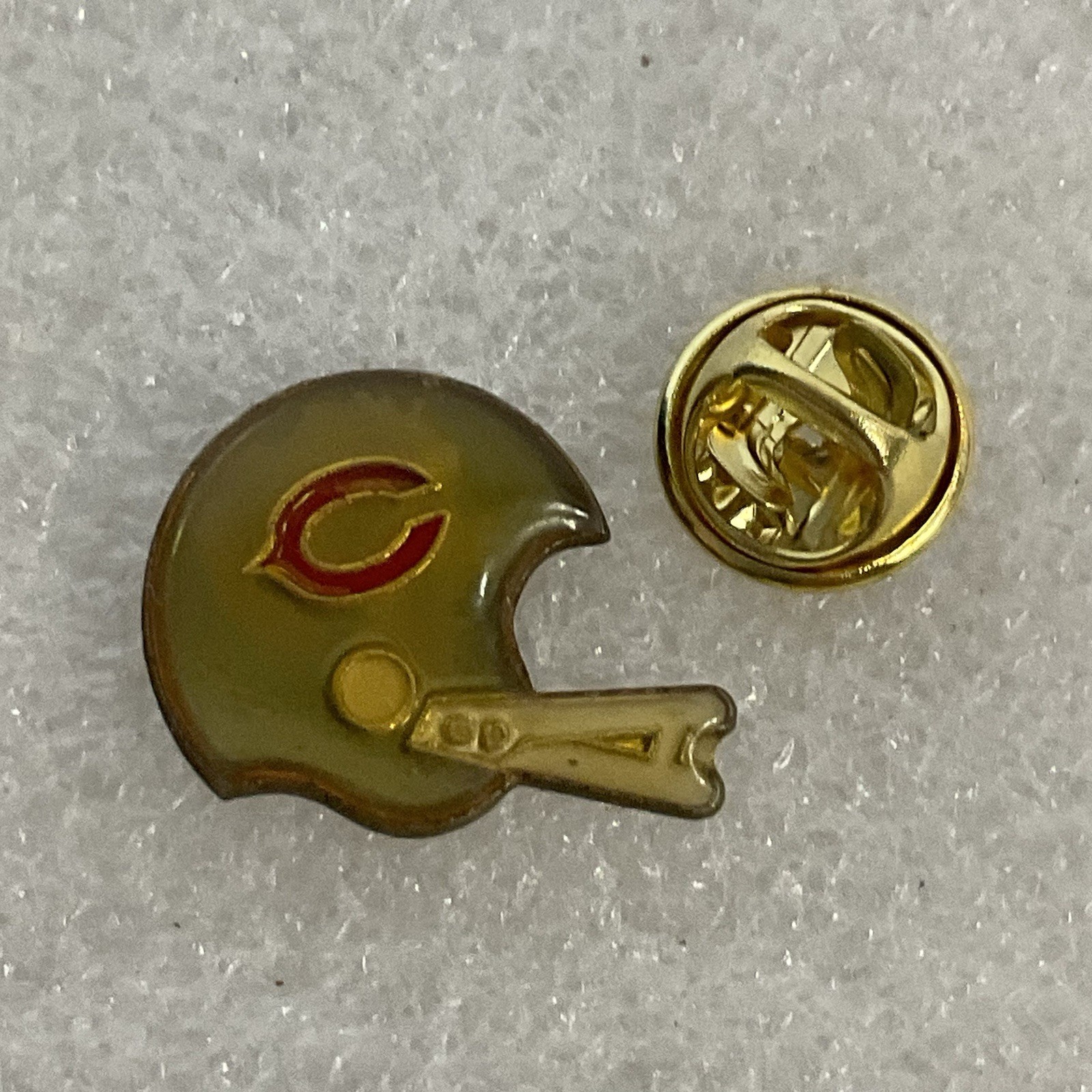 VTG Chicago Bears NFL Football Helmet Lapel Pin Badge Collectible Memorabilia - Image 5