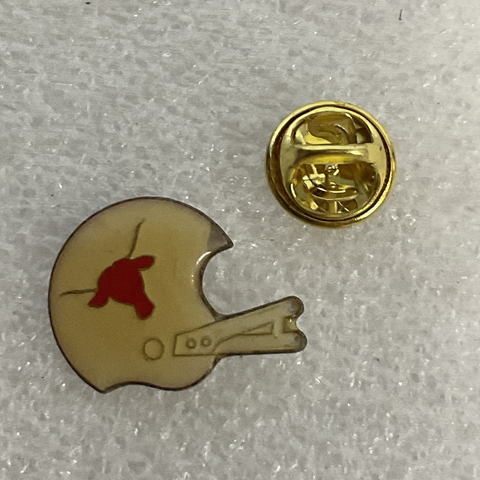 Vintage Texas Longhorns Football Helmet Lapel Pin Red Longhorn Logo Rare Collect - Image 8