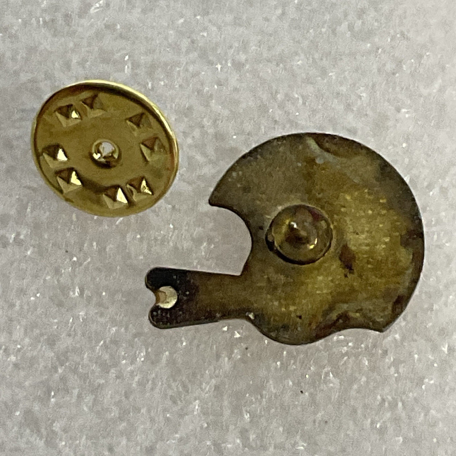 Vintage Texas Longhorns Football Helmet Pin Gold Tone Red Logo Rare Collectible - Image 7